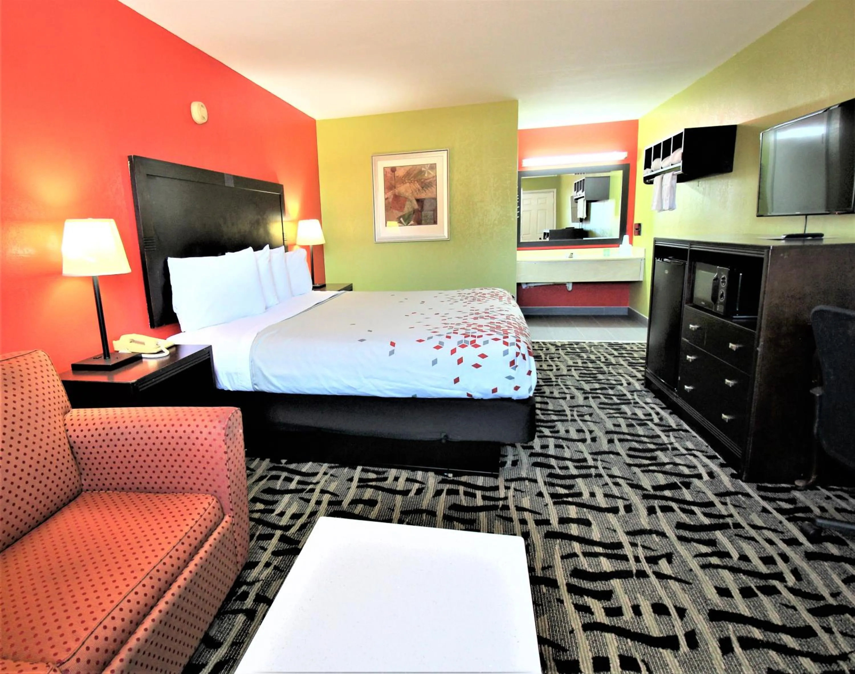 Bed in Travel Inn Eutaw