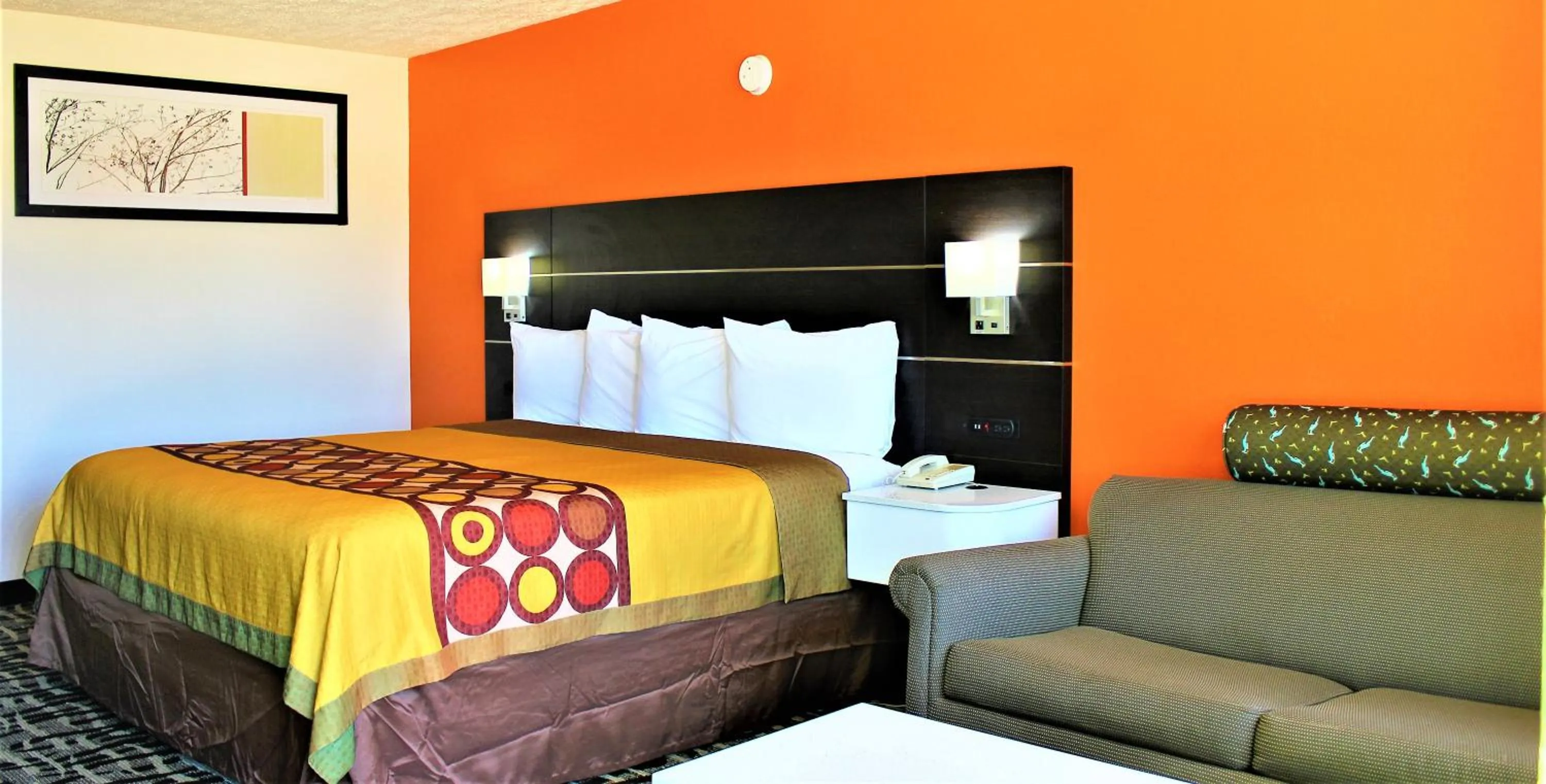 Bed in Travel Inn Eutaw