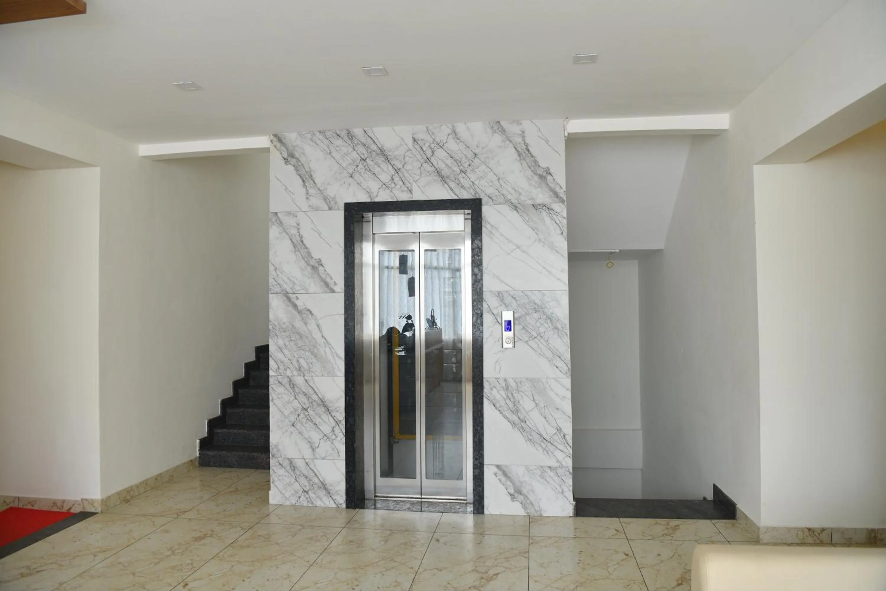 elevator in SIGNATURE INN