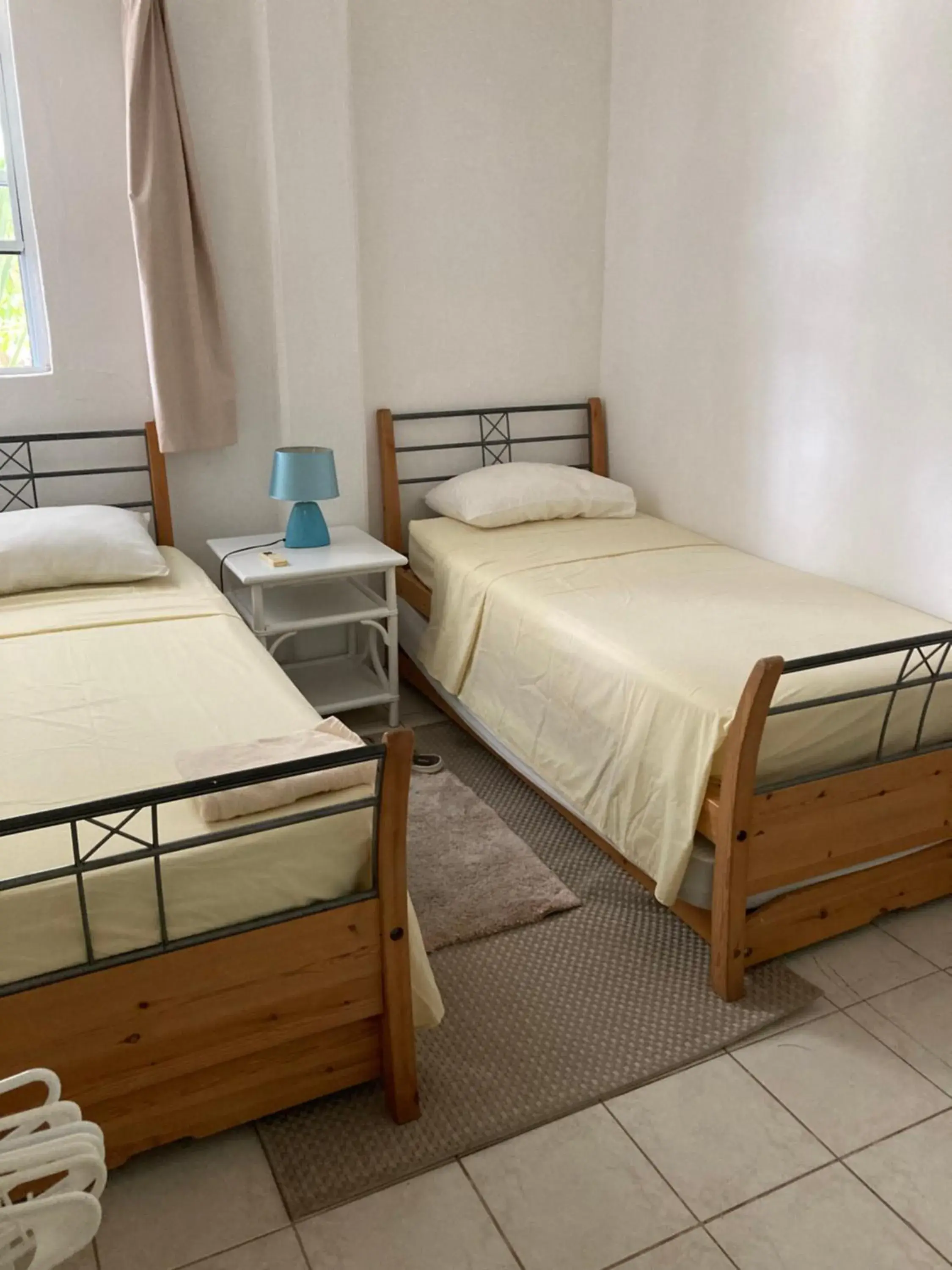 Taz - Budget Double Room in The Lodge - Antigua Taz - Budget Double Room in The Lodge - Antigua