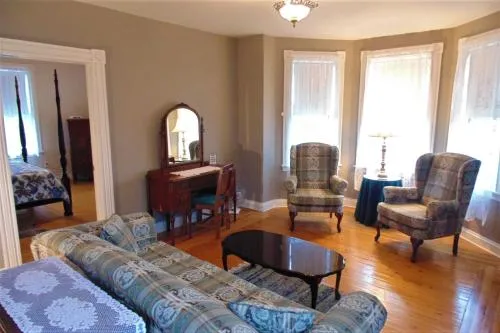 Hillcrest Hall Country Inn