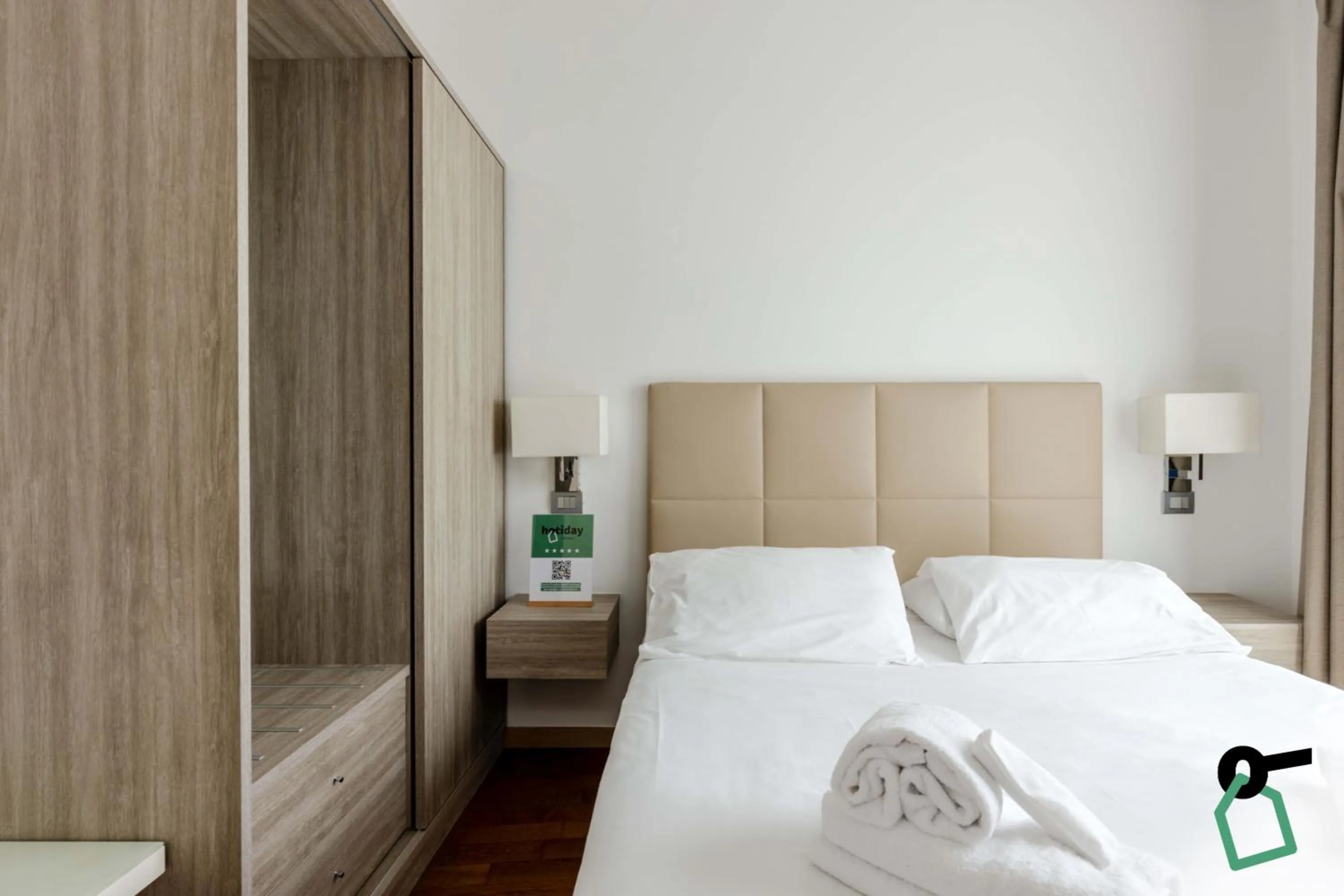 Bedroom, Bed in HOTIDAY Room Collection - Pisa