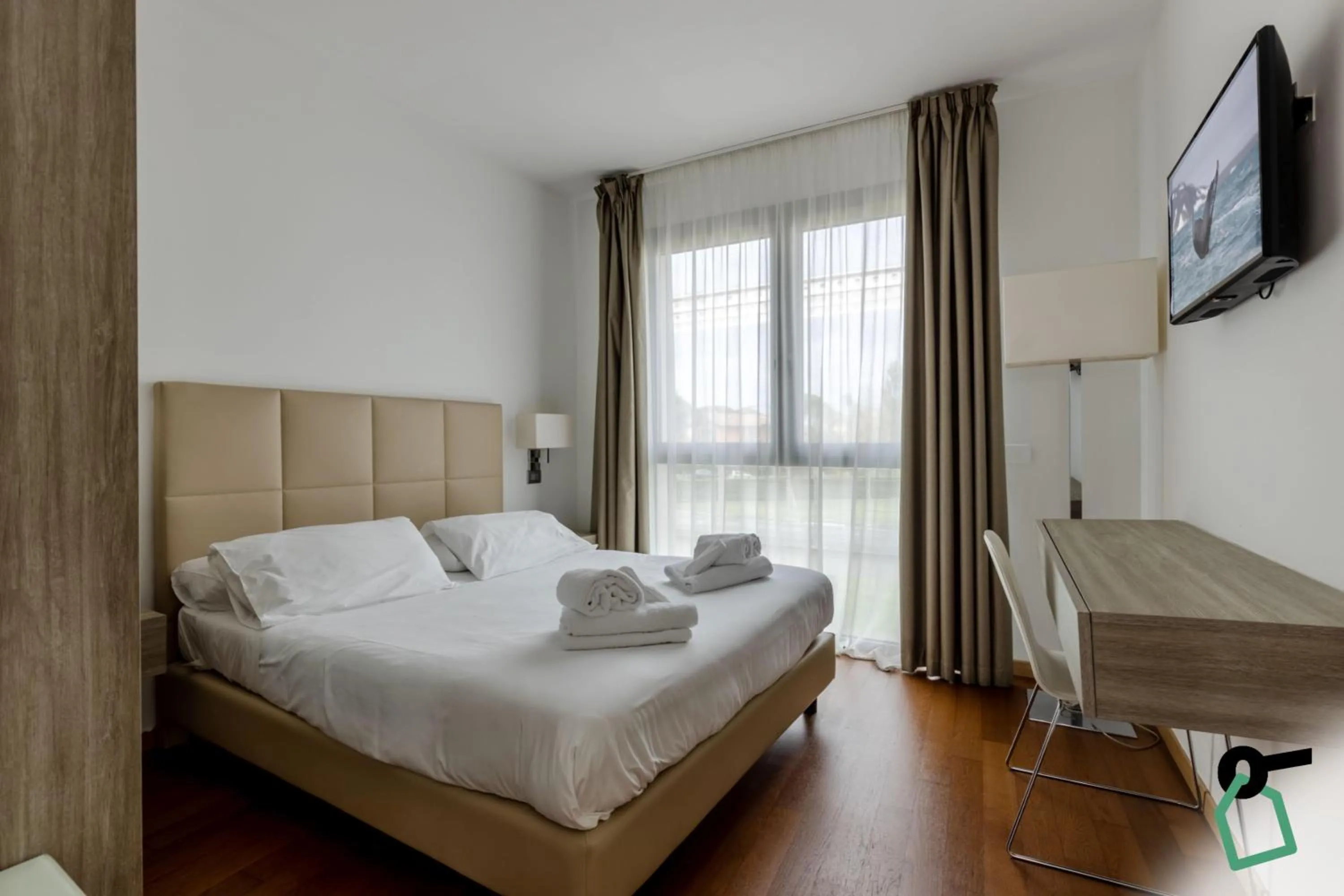 Bedroom, Bed in HOTIDAY Room Collection - Pisa