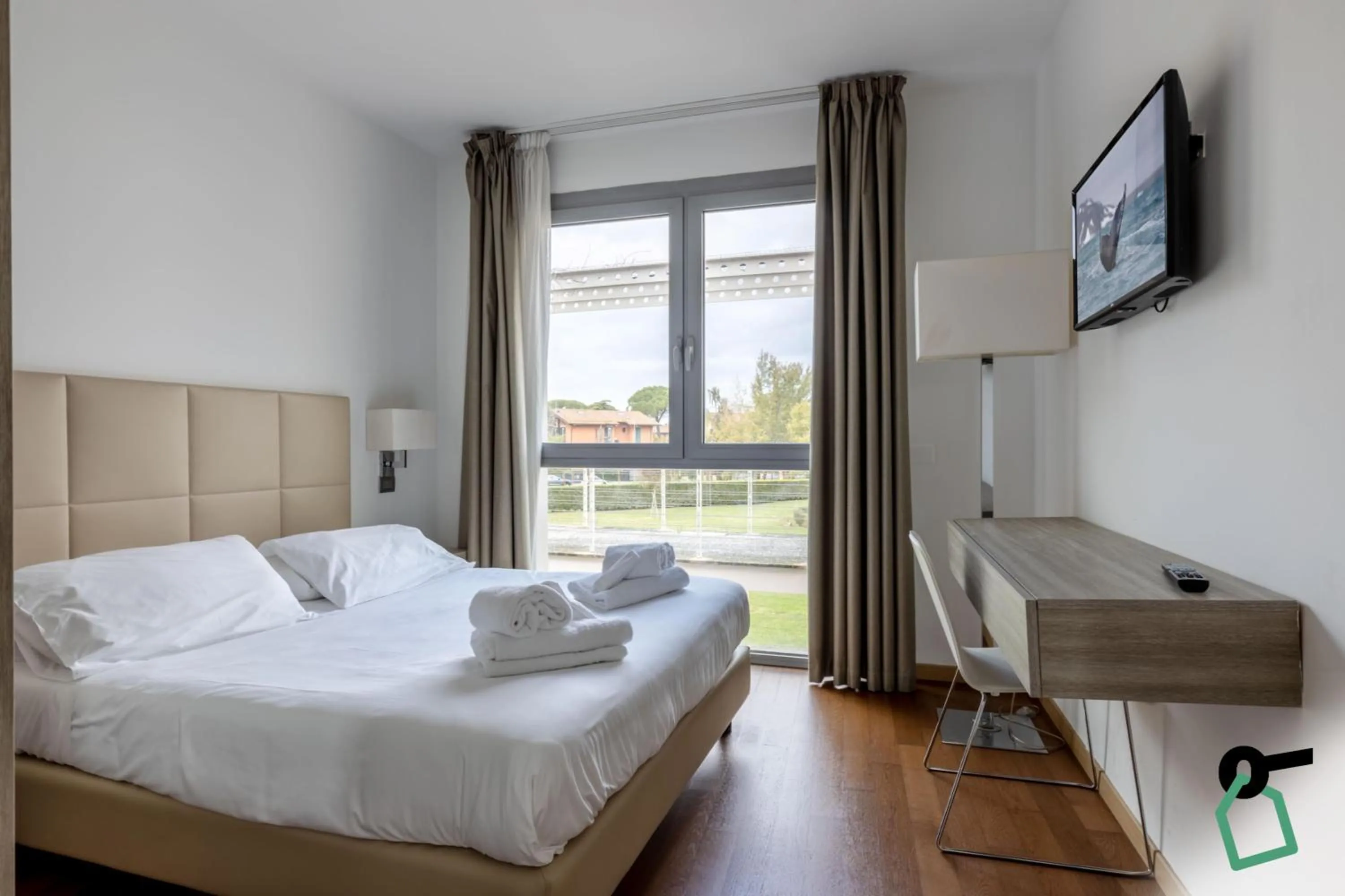 Bedroom, Bed in HOTIDAY Room Collection - Pisa