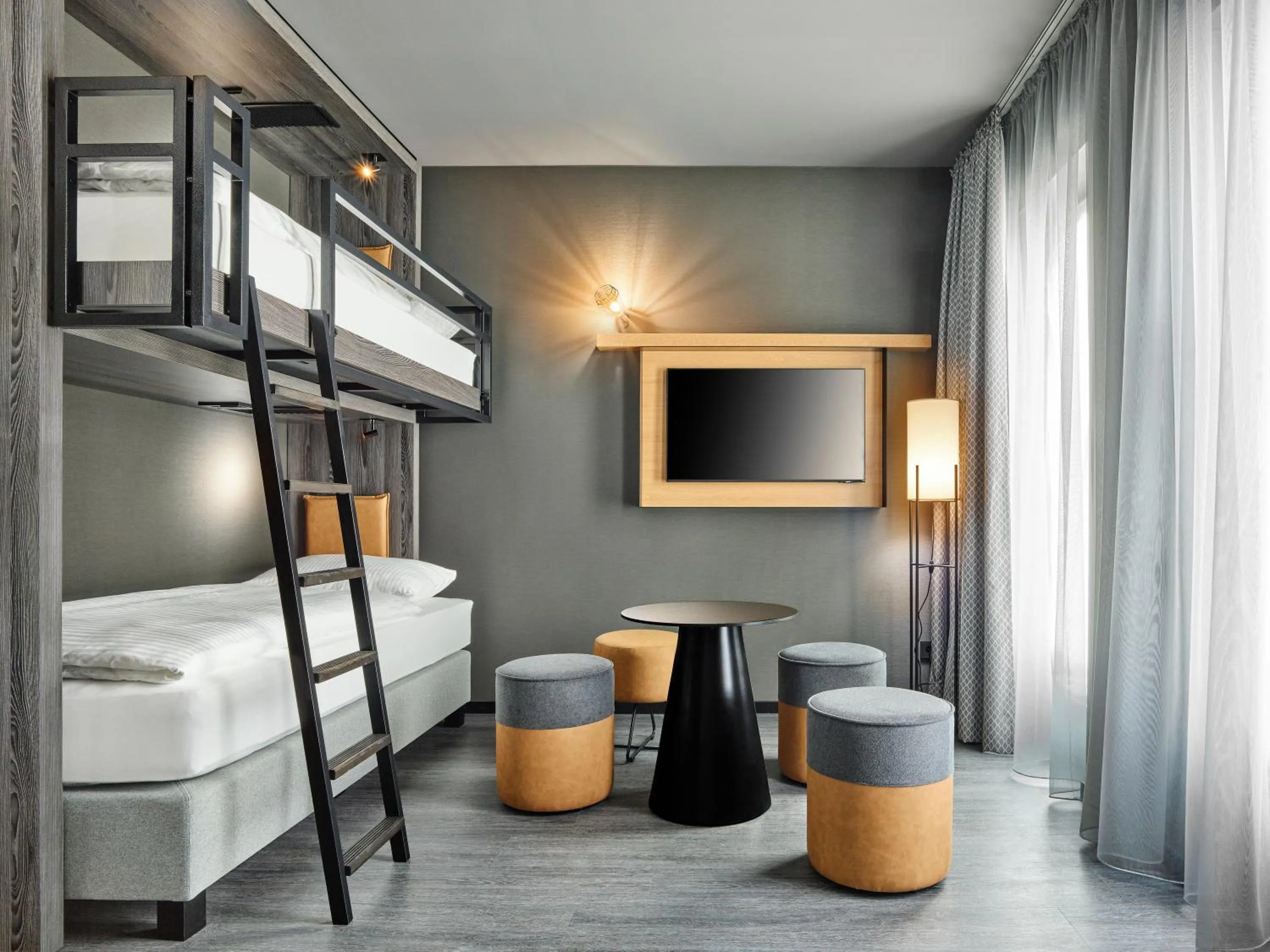 TV and multimedia, Bed in H2 Hotel Saarbrücken