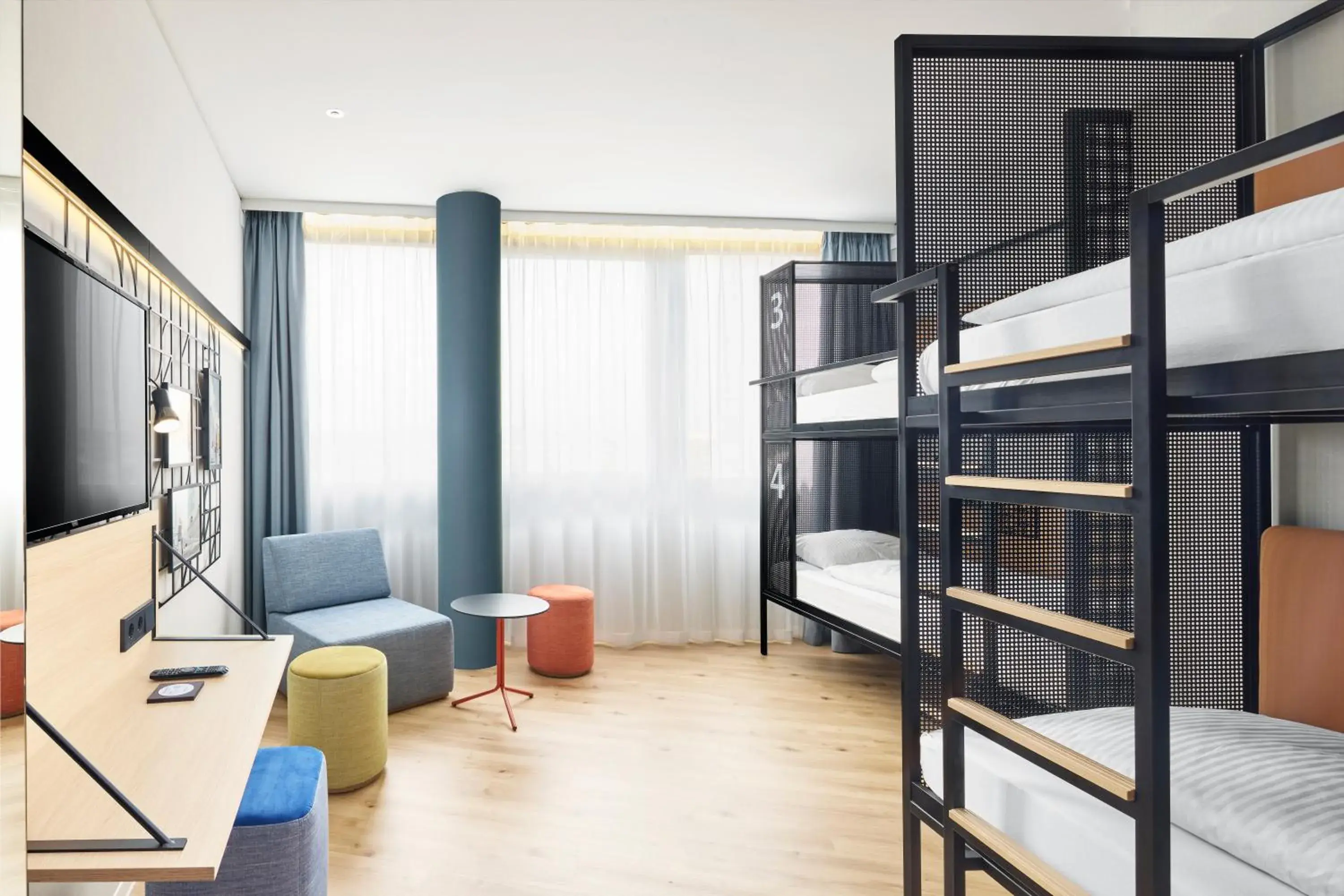 TV and multimedia, Bed in H2 Hotel Wien Schönbrunn TV and multimedia, Bed in H2 Hotel Wien Schönbrunn