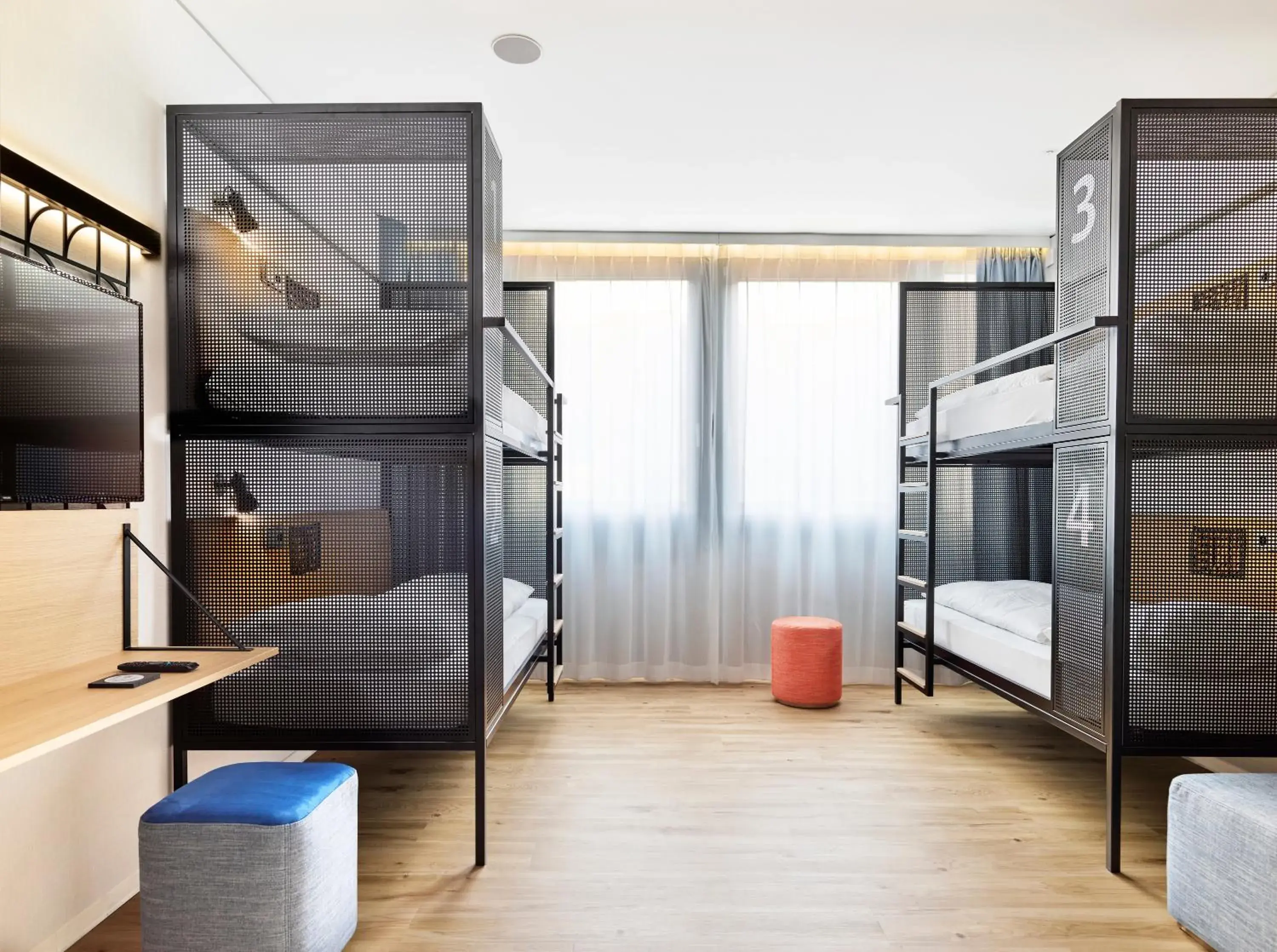 TV and multimedia, Bed in H2 Hotel Wien Schönbrunn TV and multimedia, Bed in H2 Hotel Wien Schönbrunn