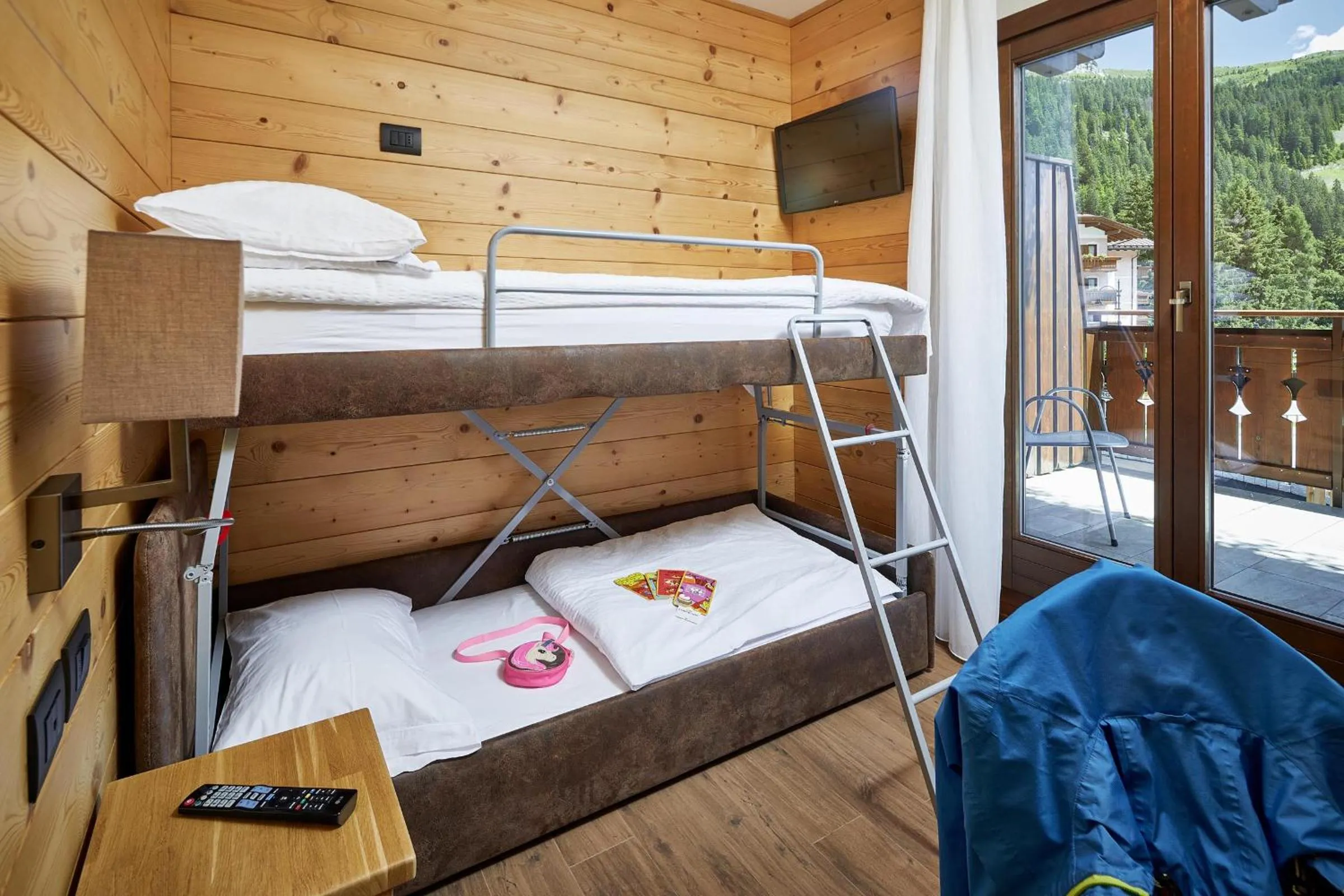 View (from property/room), Bed in Hotel Garni dello Sportivo