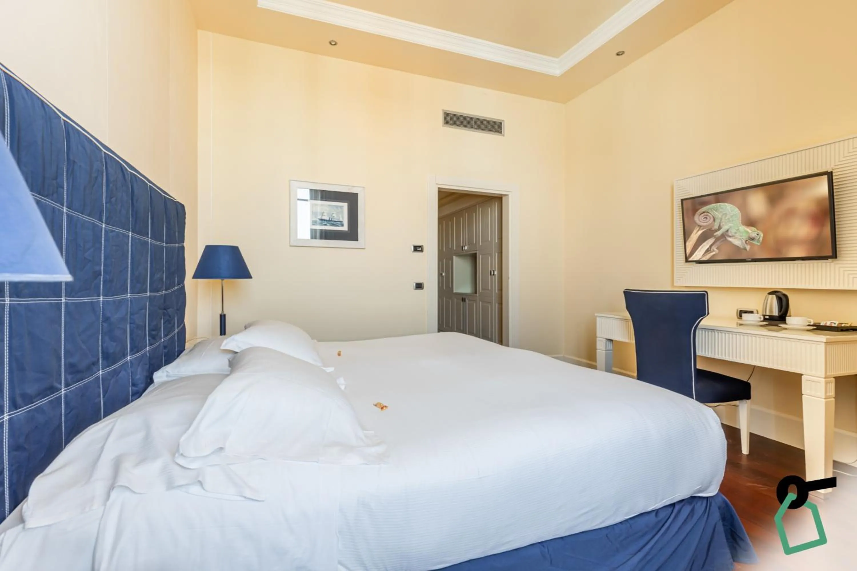 Photo of the whole room, Bed in HOTIDAY Room Collection - Livorno Mascagni