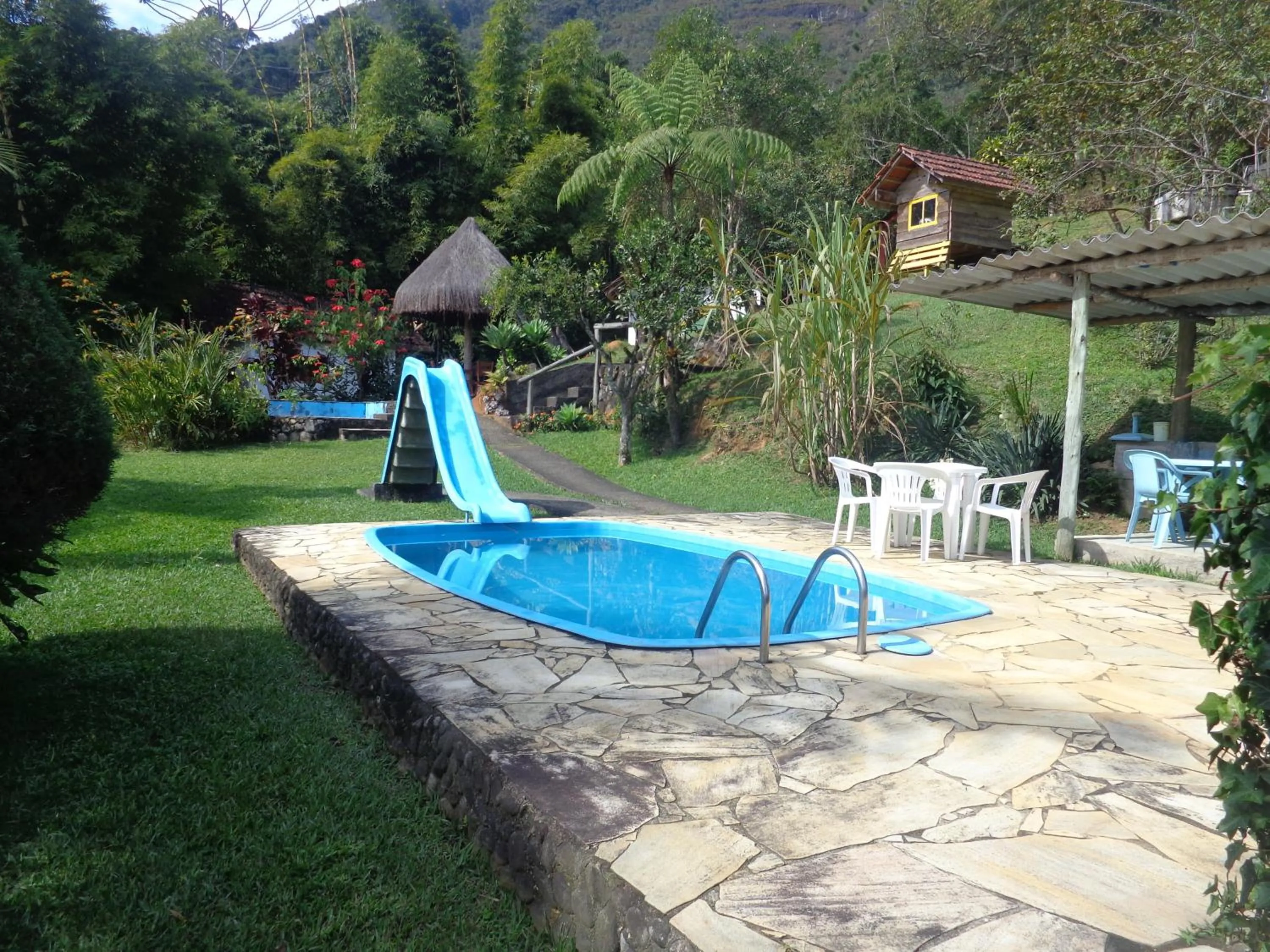 Swimming pool in Pousada na Colina