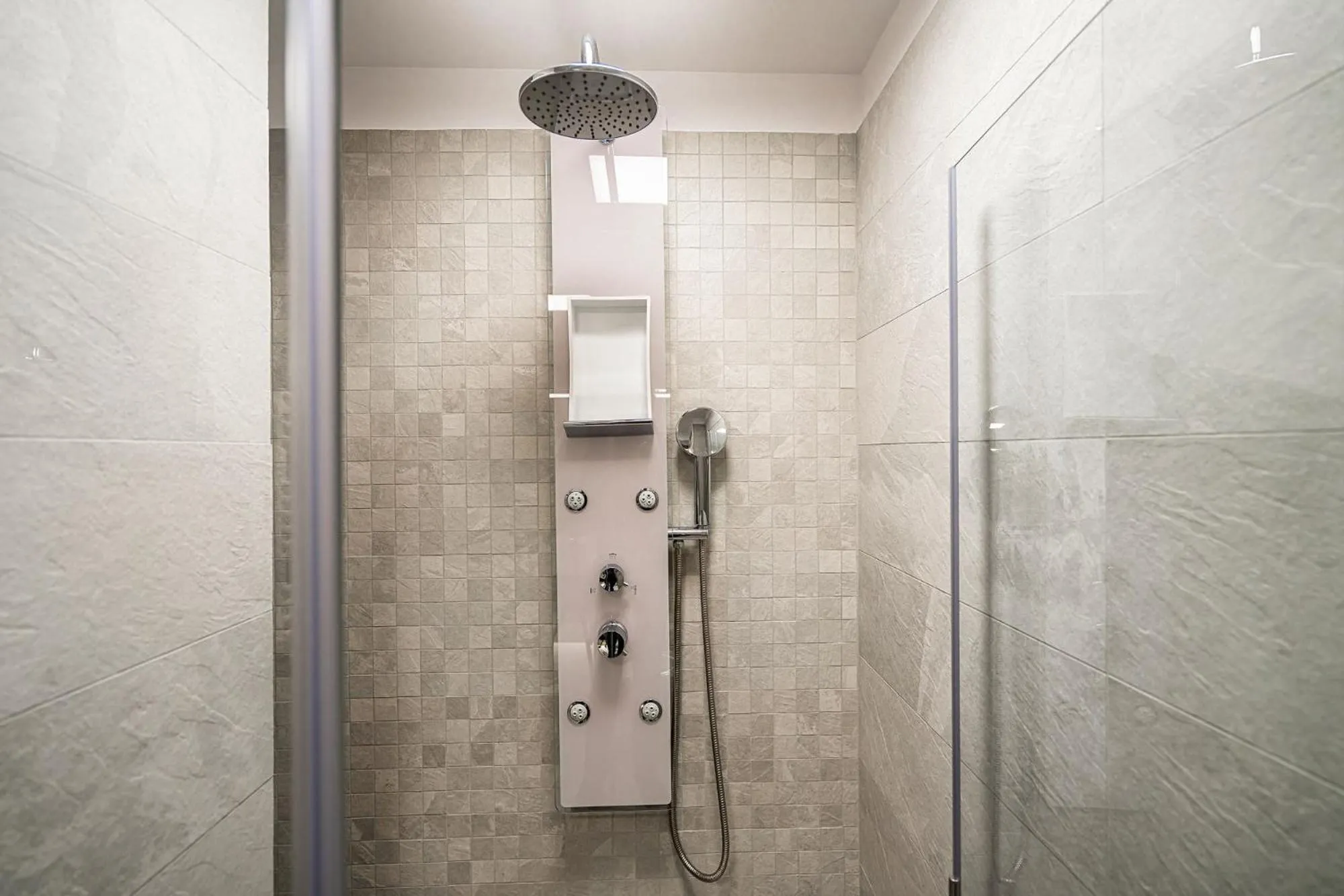 Shower in NOVOS ApartHotel