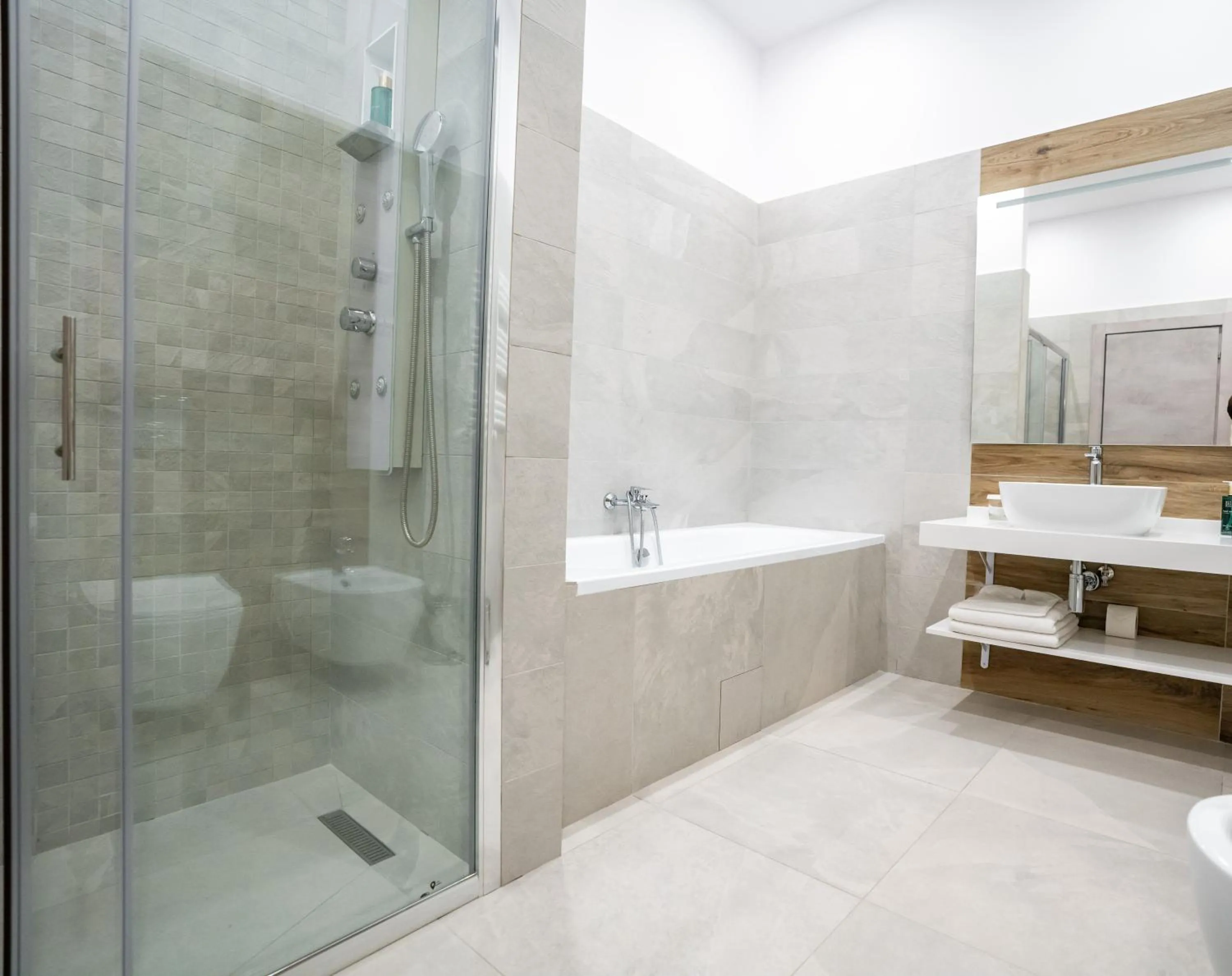 Shower in NOVOS ApartHotel