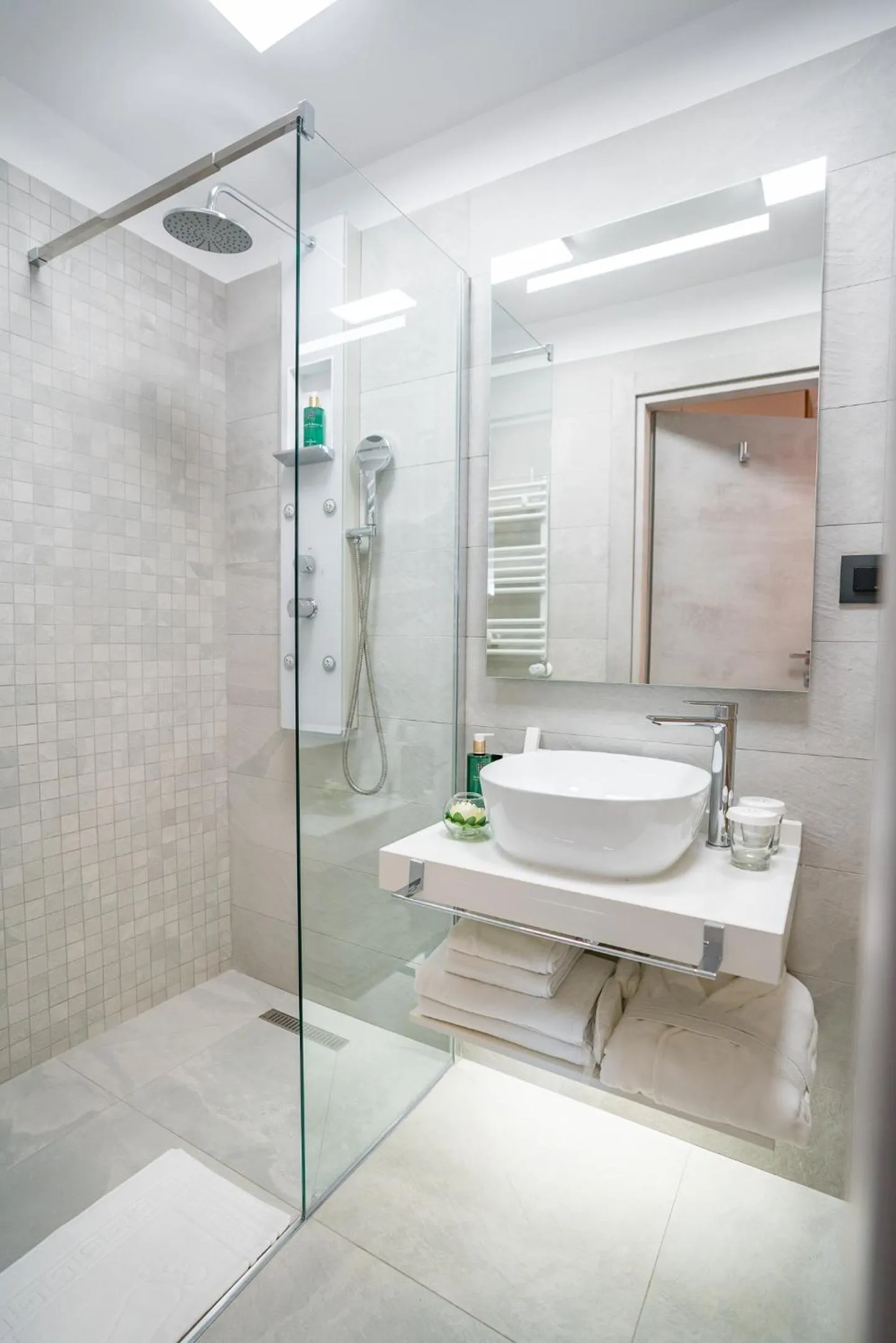 Shower in NOVOS ApartHotel