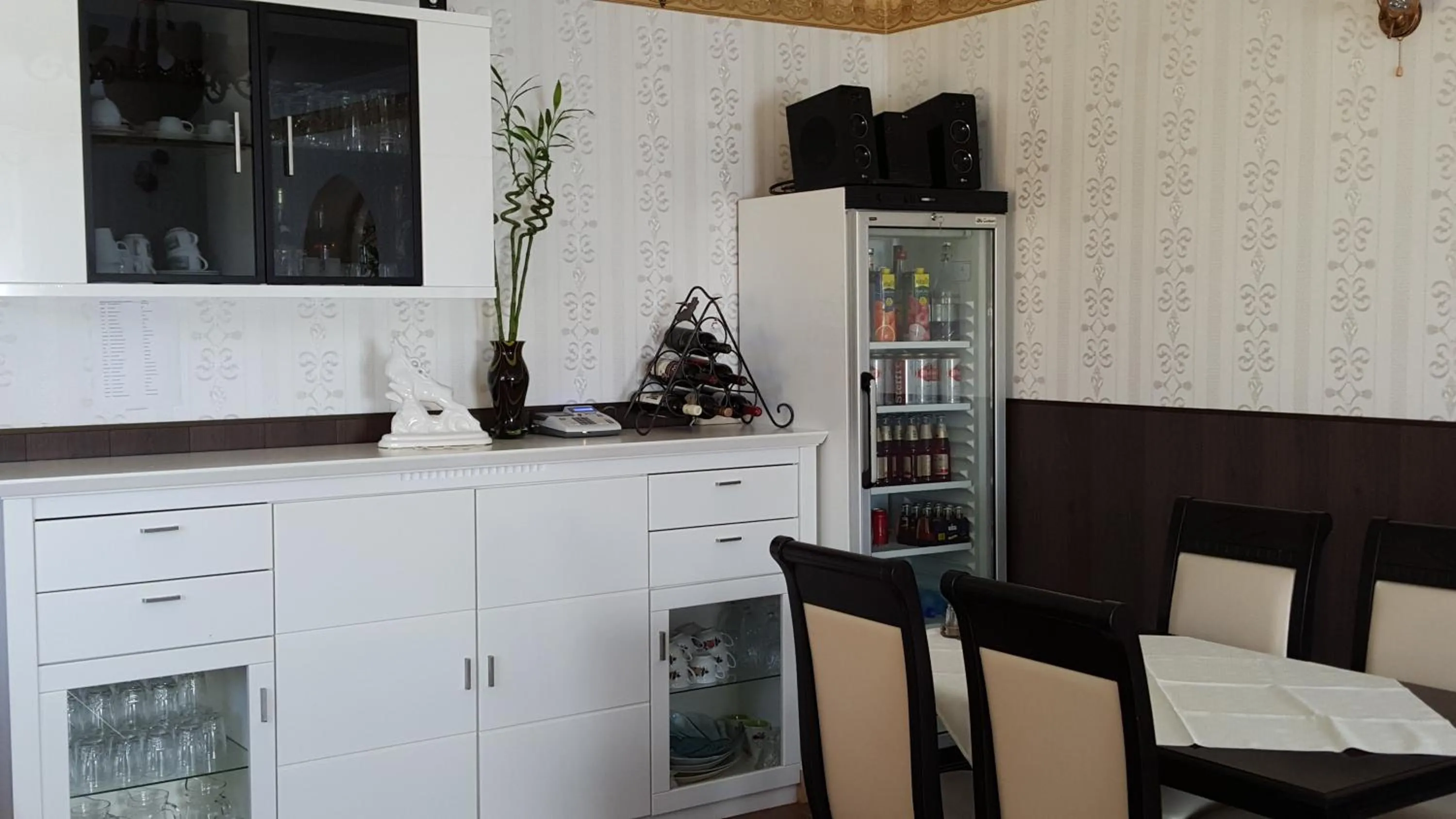 Restaurant/places to eat in Kitti Panzió
