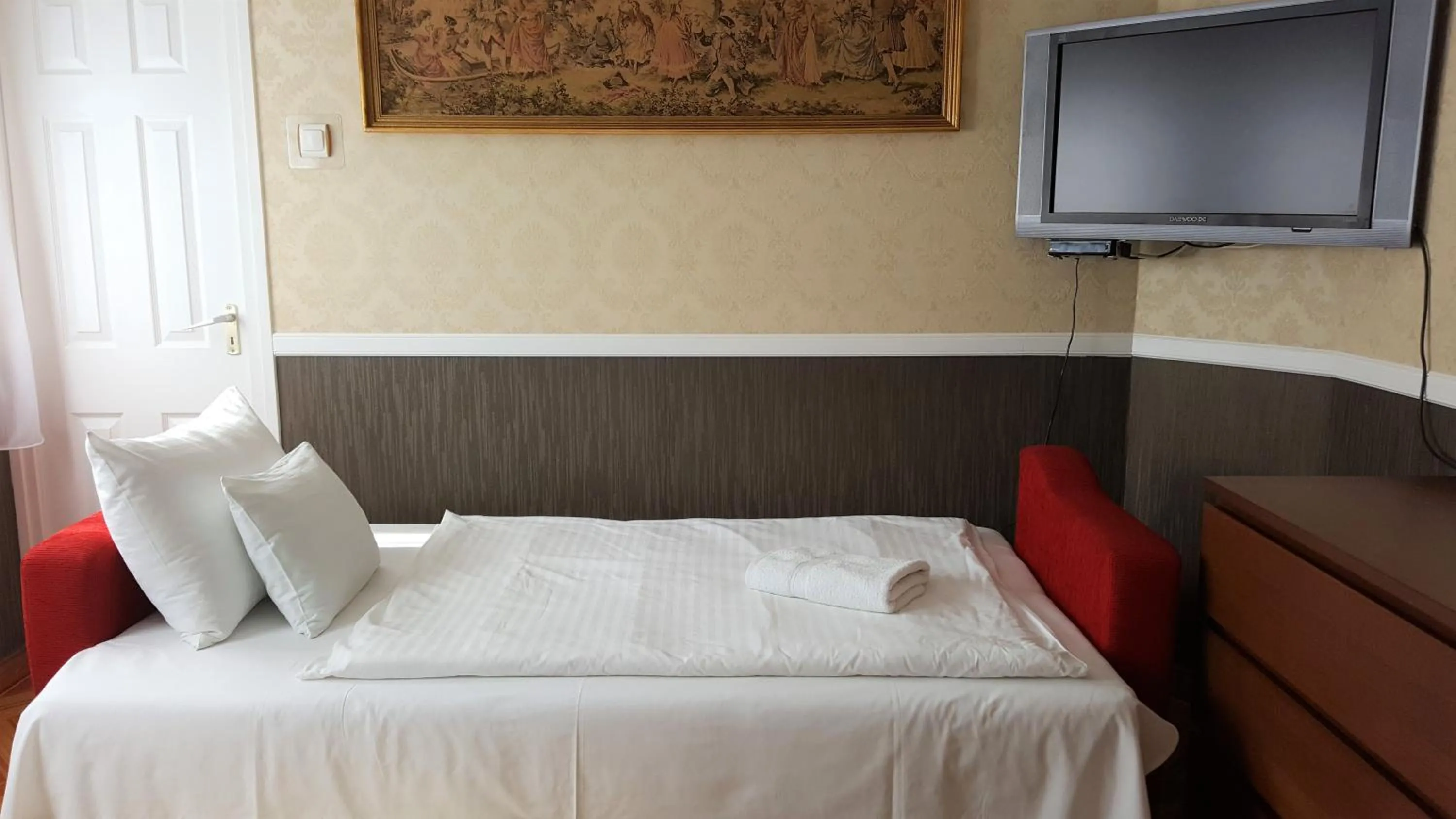 Bed in Kitti Panzió