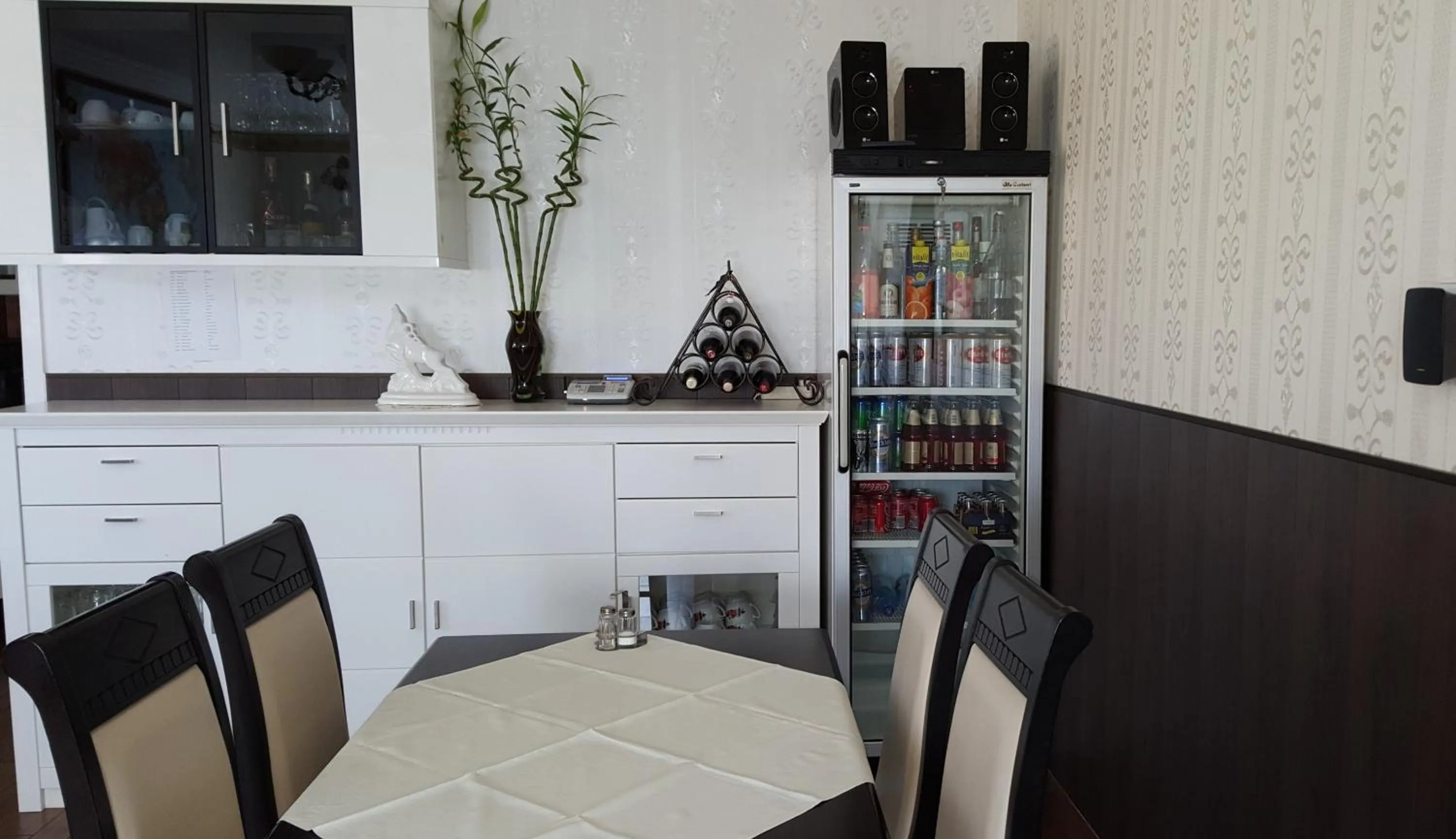 Restaurant/places to eat in Kitti Panzió