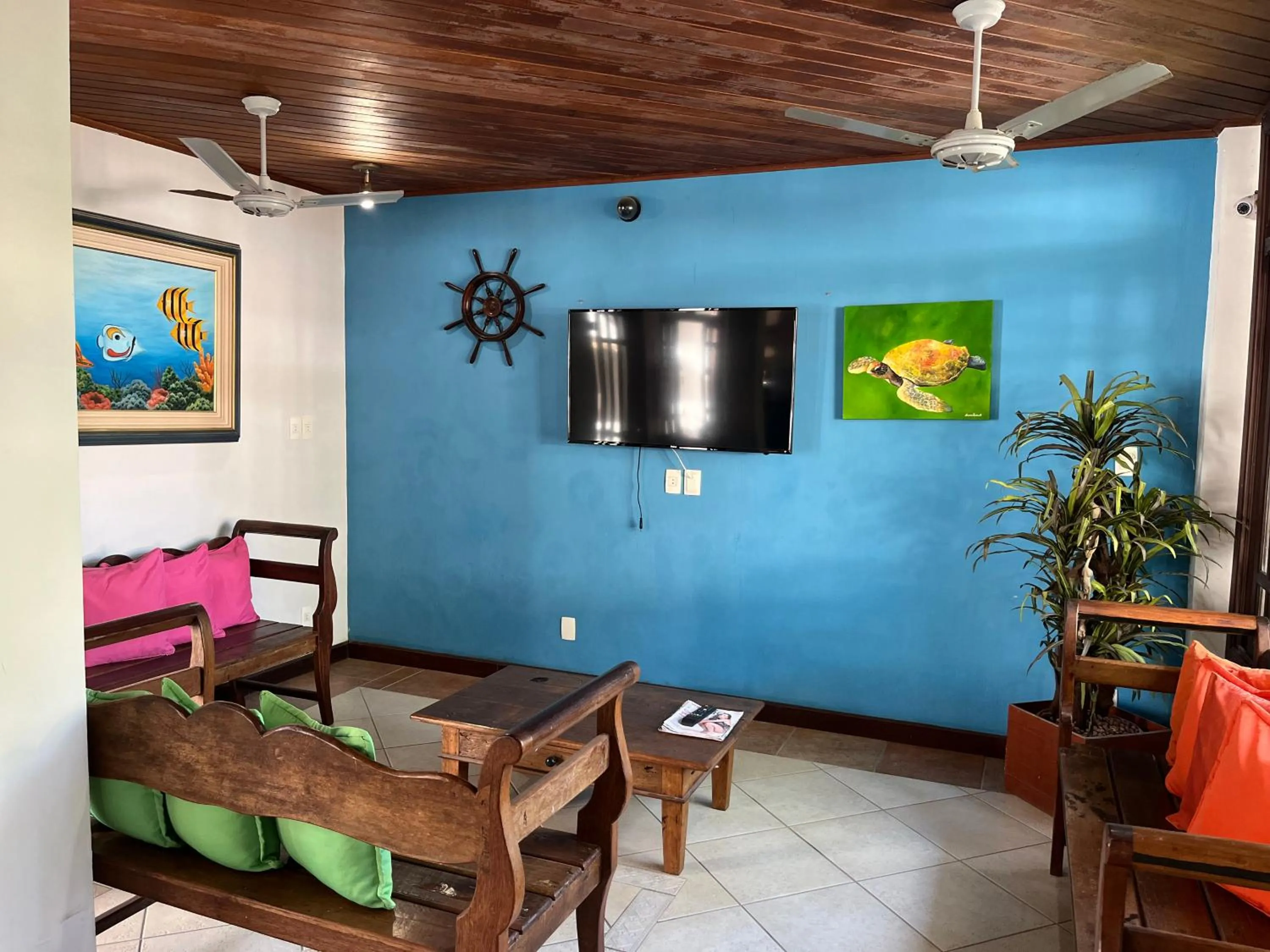 Communal lounge/ TV room in Pousada Paraíso Ilha Grande