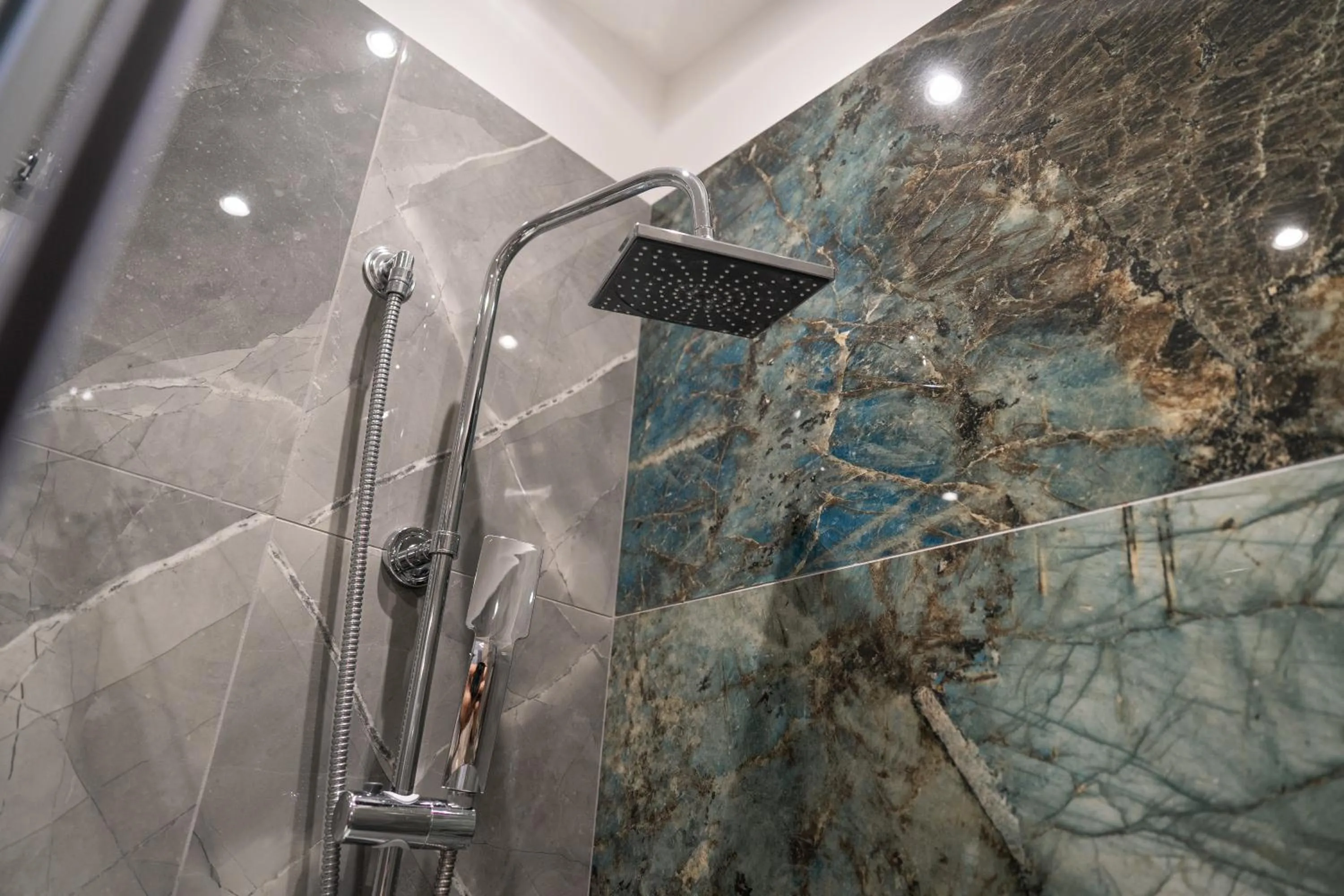 Shower in Napolitano Rooms - Central Station