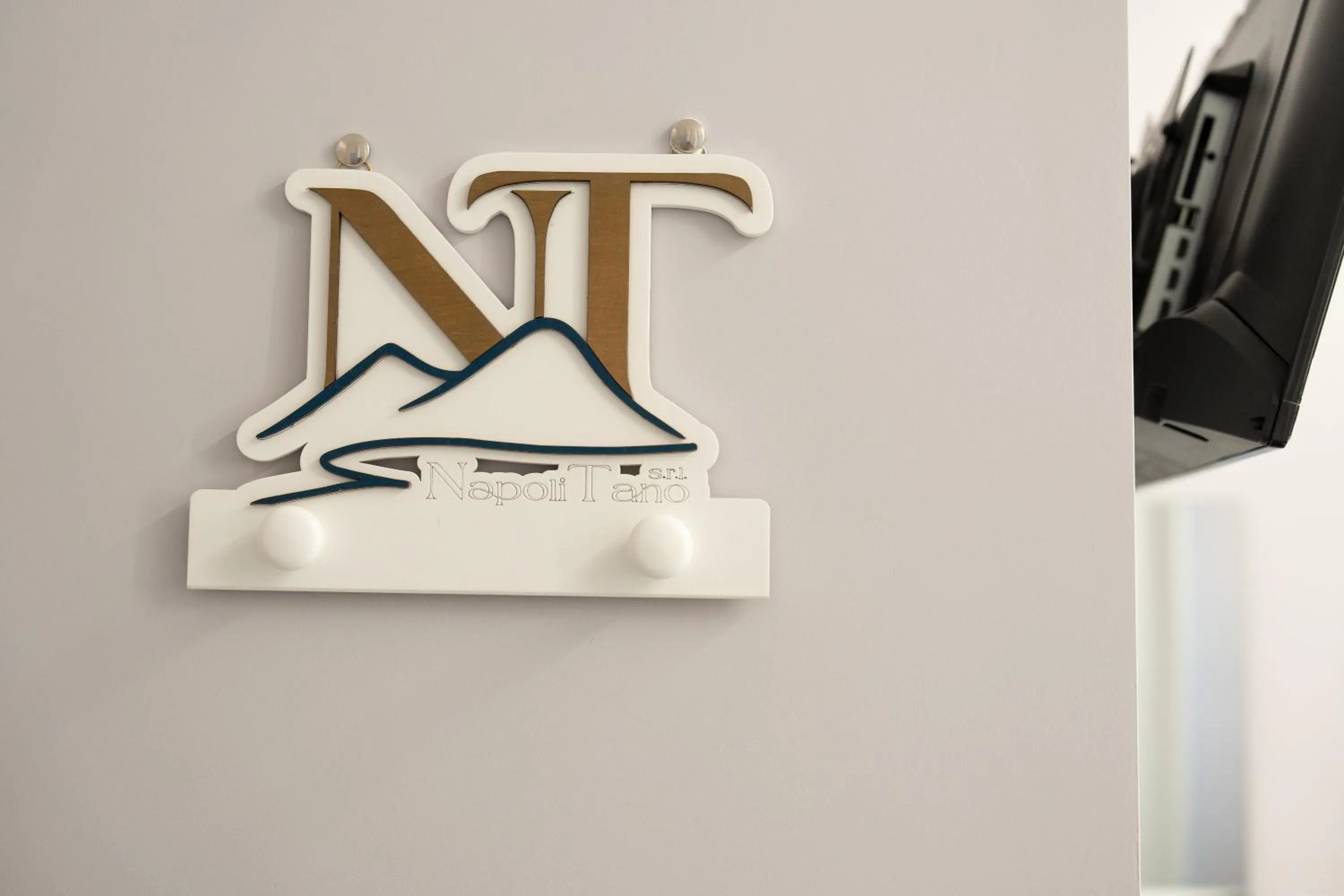 Logo/Certificate/Sign in Napolitano Rooms - Central Station