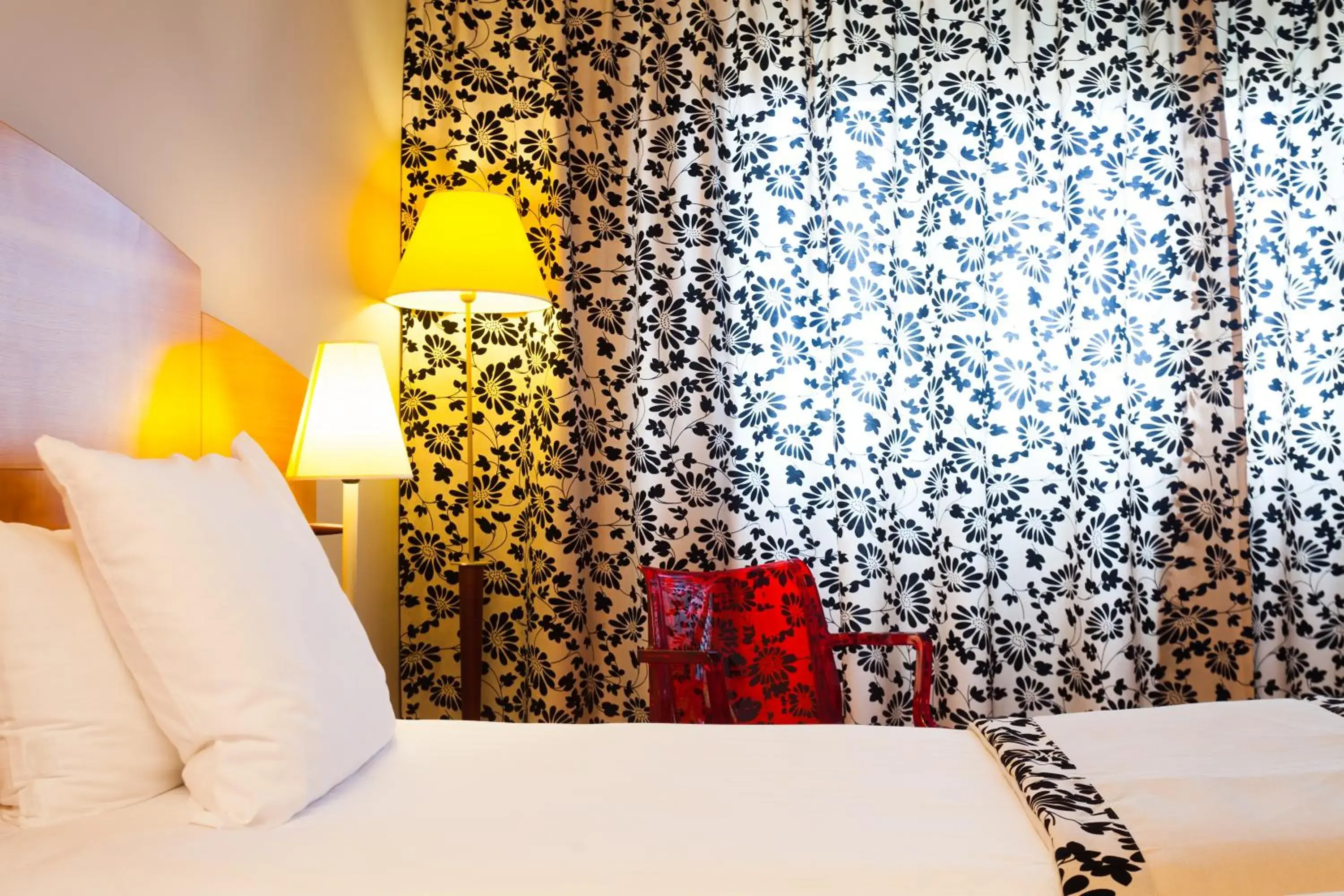 Bed in HÔTEL C SUITES chambres spacieuses Bed in HÔTEL C SUITES chambres spacieuses