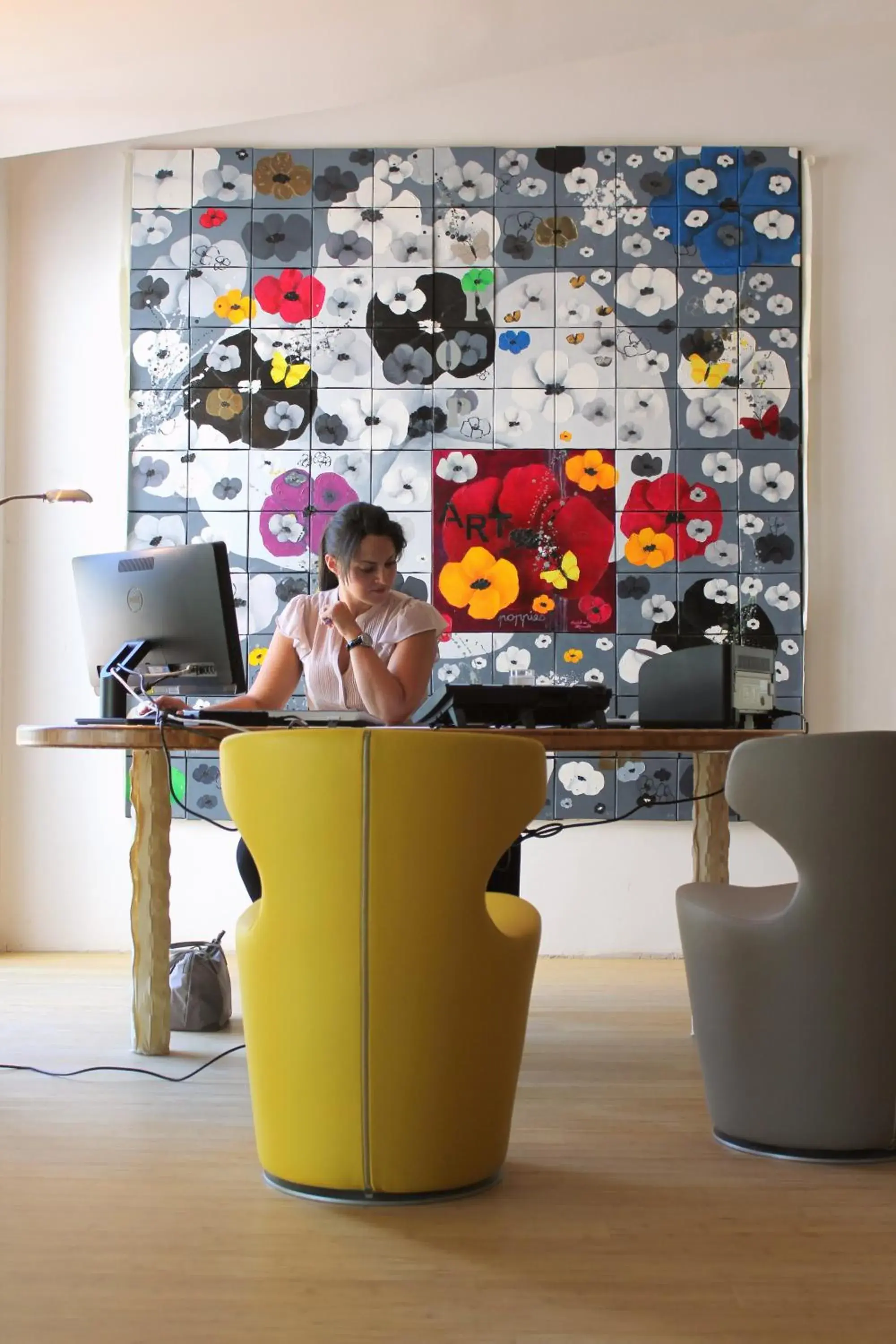 Lobby or reception in HÔTEL C SUITES chambres spacieuses Lobby or reception in HÔTEL C SUITES chambres spacieuses