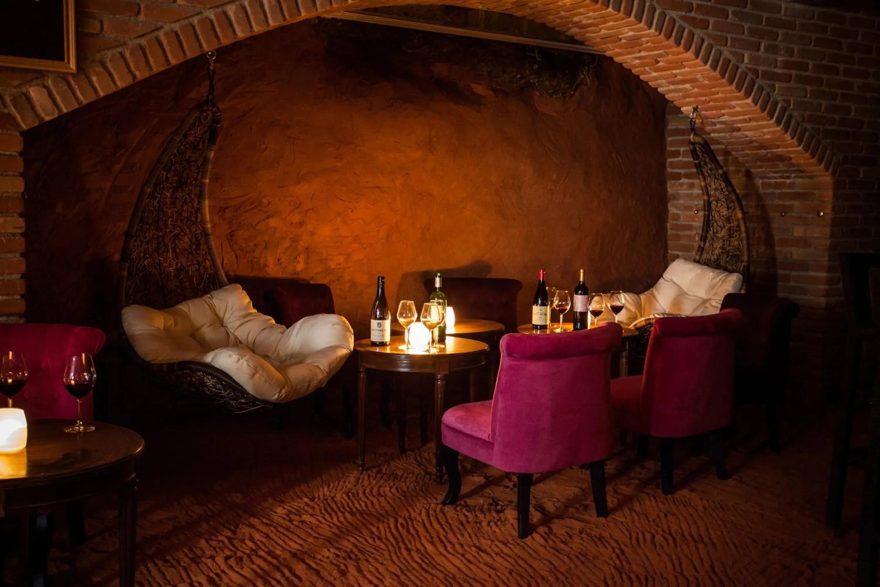 Restaurant/places to eat in HÔTEL C SUITES chambres spacieuses