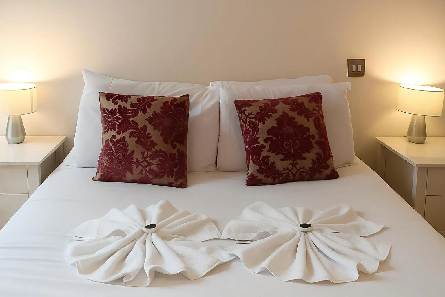 Bed in Still Life St Paul's Executive