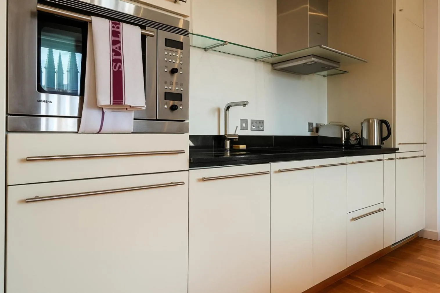 Kitchen or kitchenette in Still Life St Paul's Executive