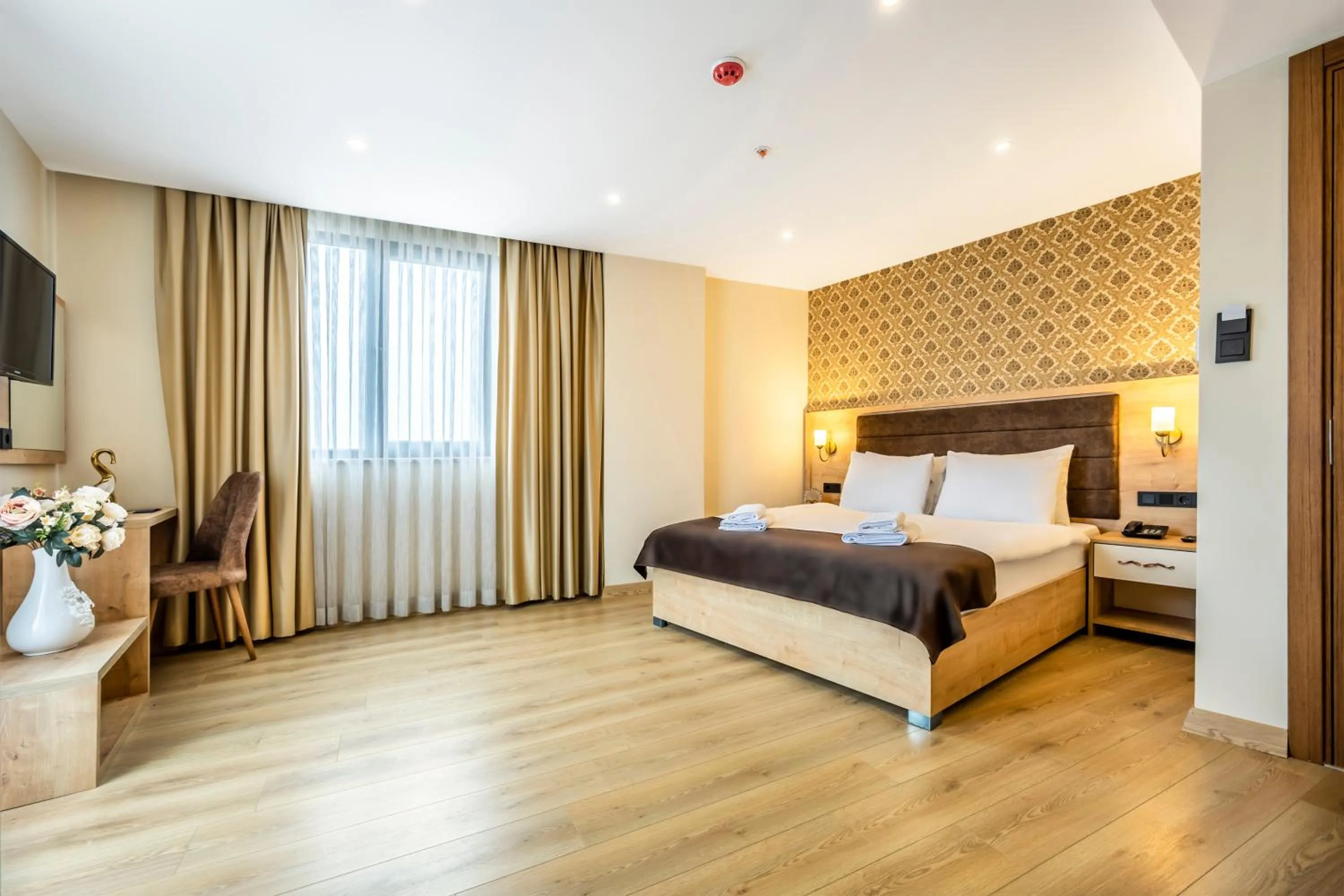 Bedroom, Bed in Emin Palace