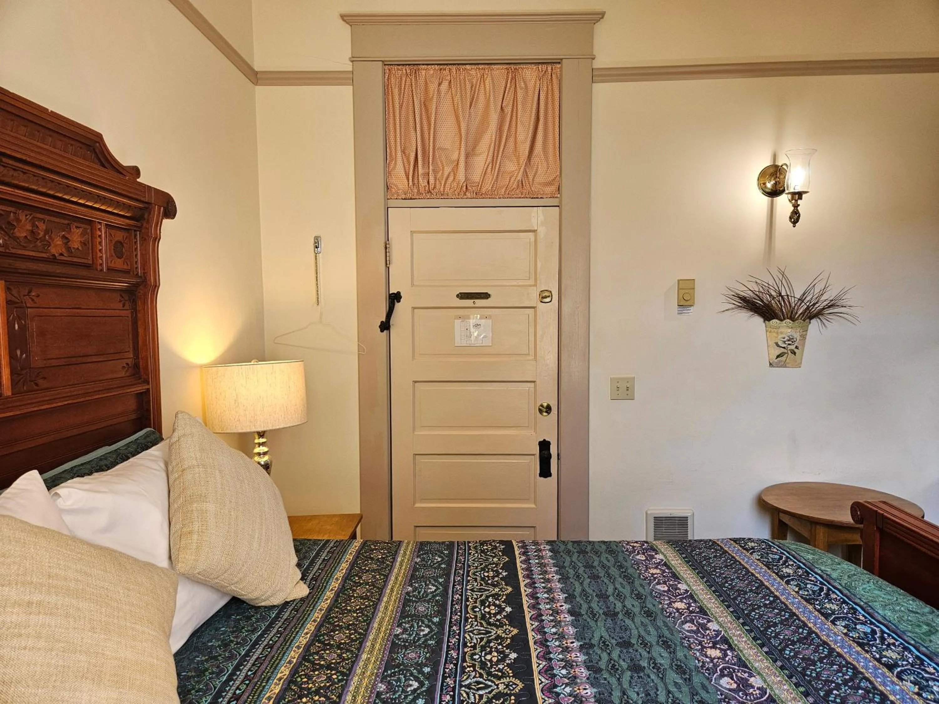 Bed in Hotel Planter