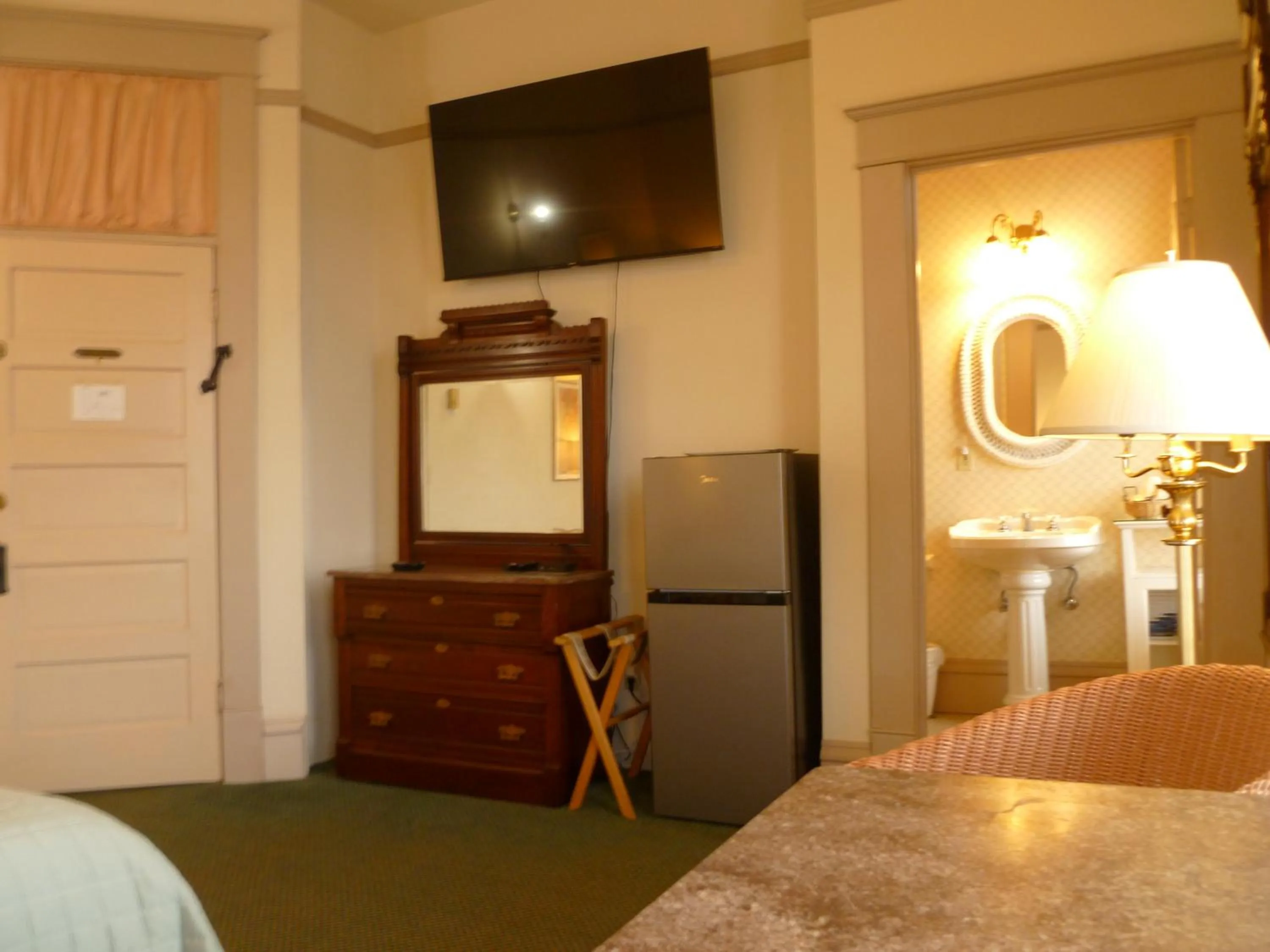 TV and multimedia, Bed in Hotel Planter