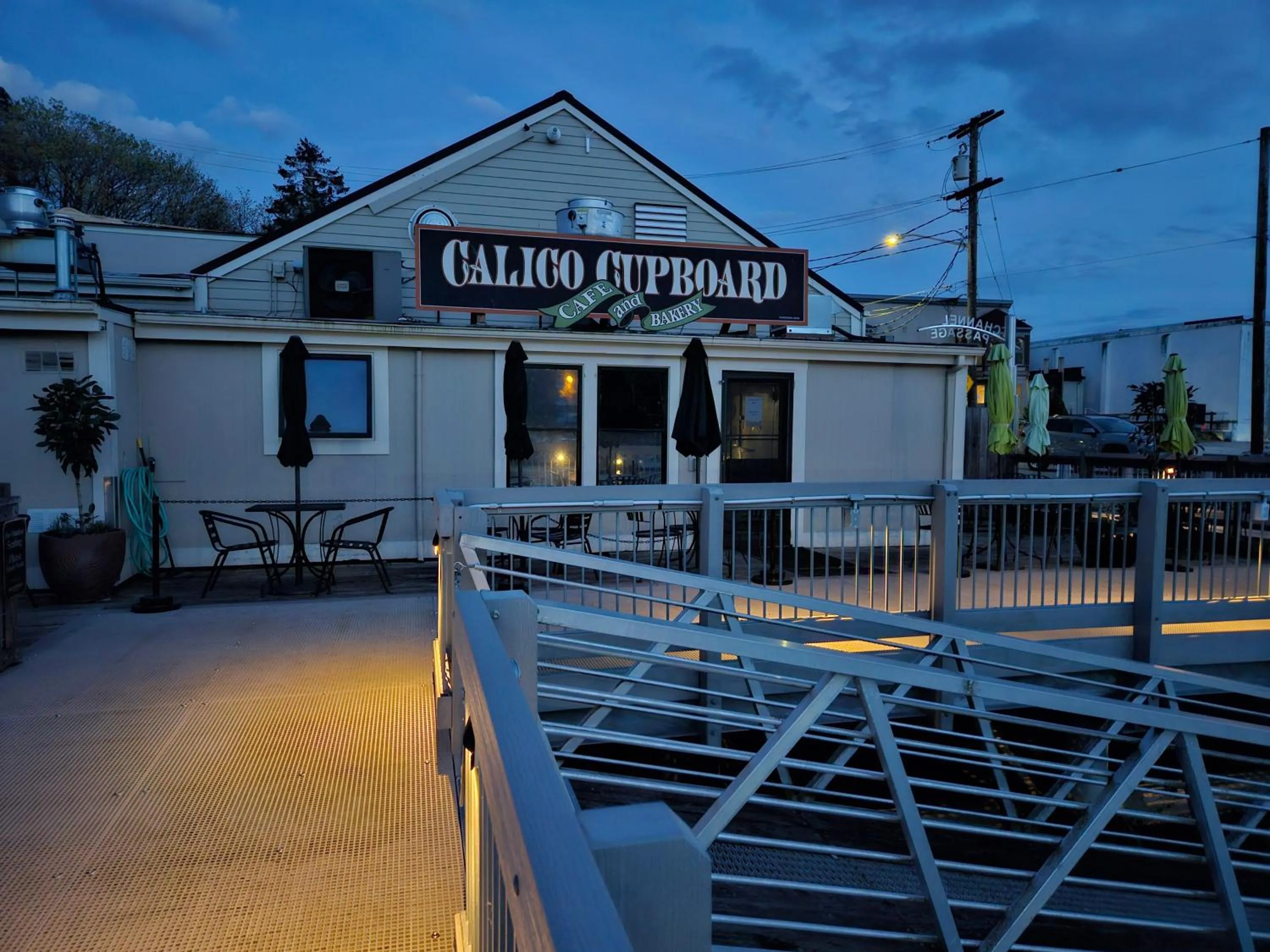 Restaurant/places to eat in Hotel Planter