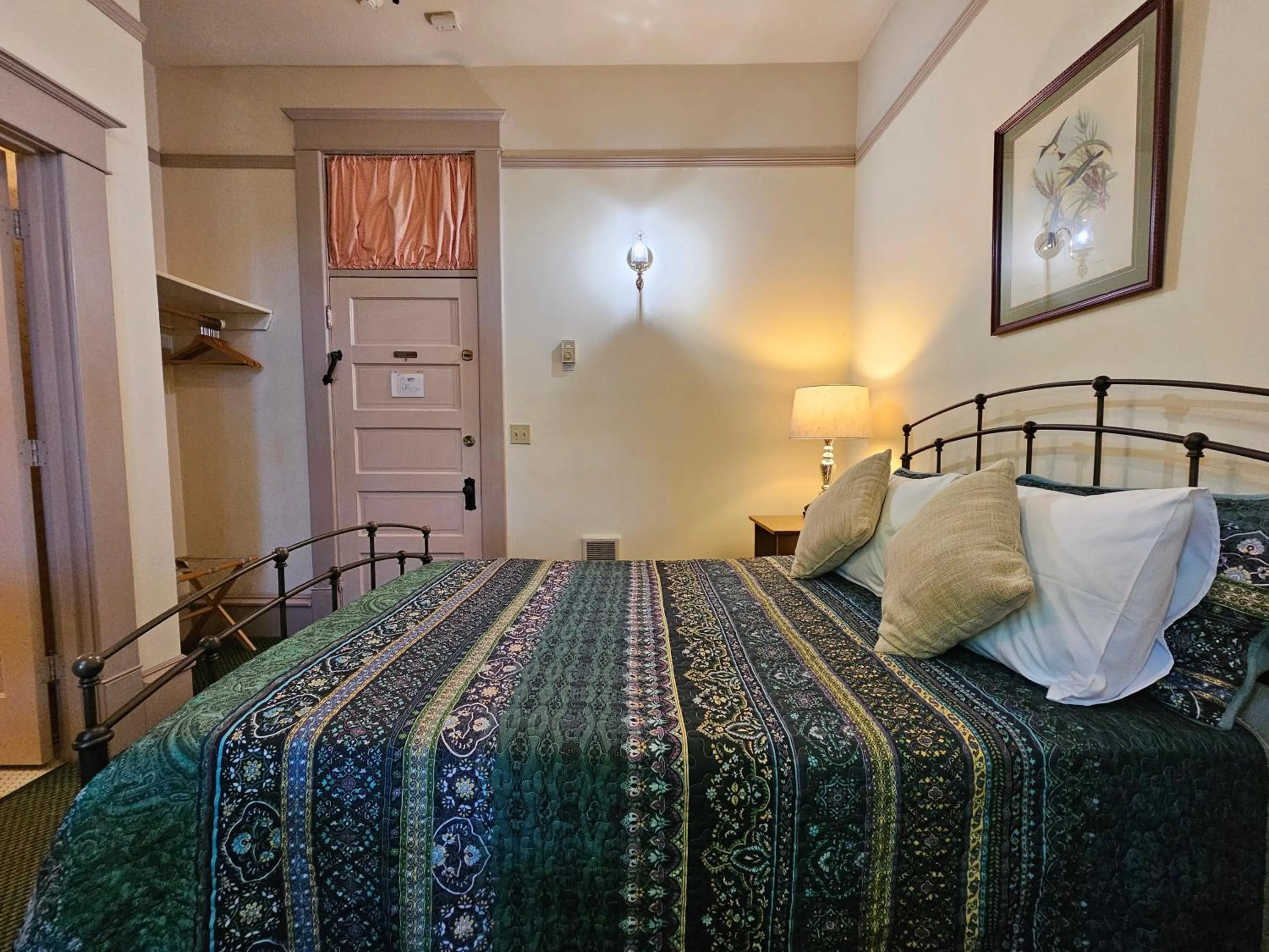 Bed in Hotel Planter