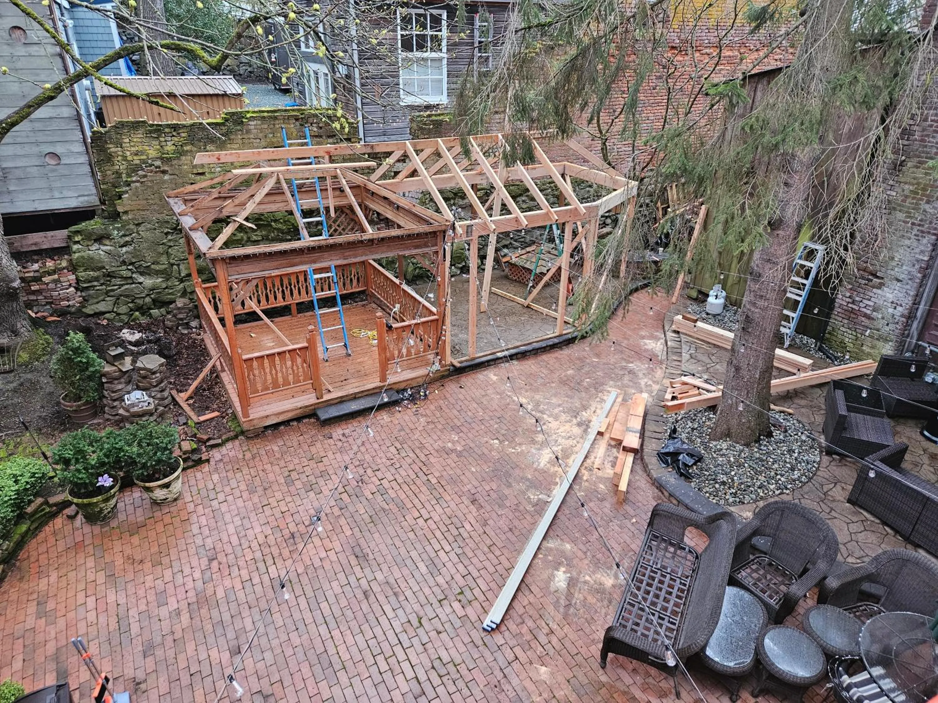 Inner courtyard view in Hotel Planter