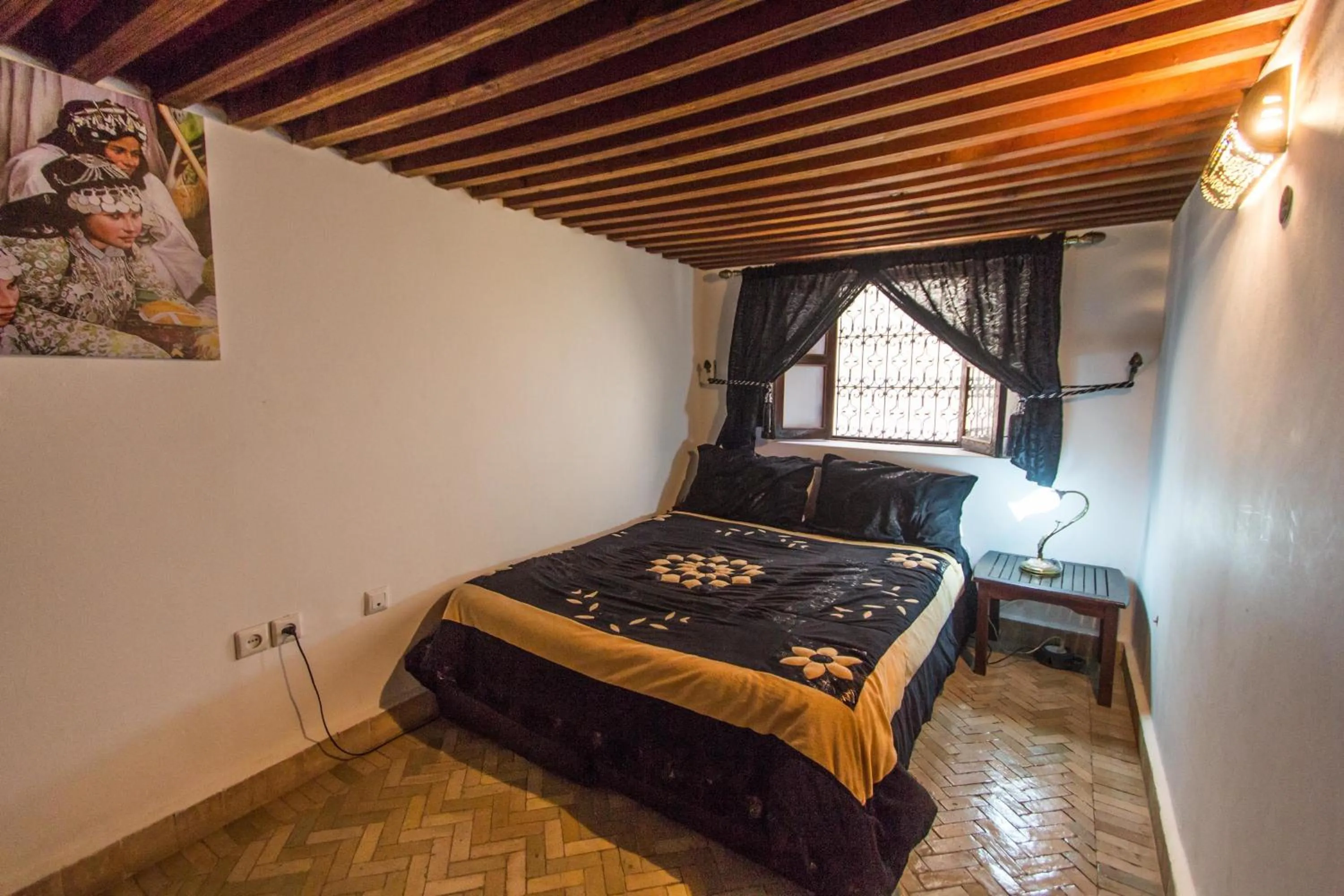 Photo of the whole room, Bed in Riad Noujoum Medina