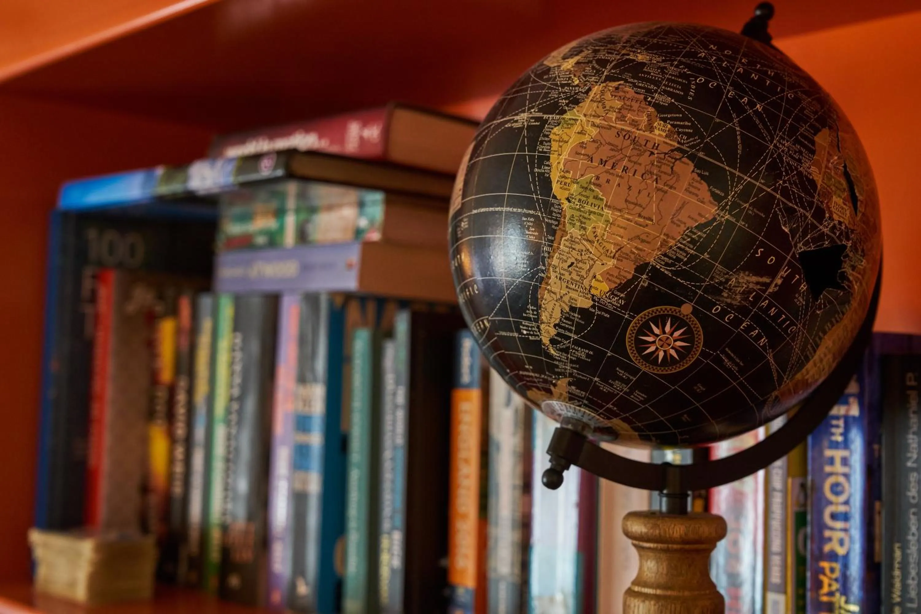 Dining area in Galway City Hostel - Solo Traveller Hostel