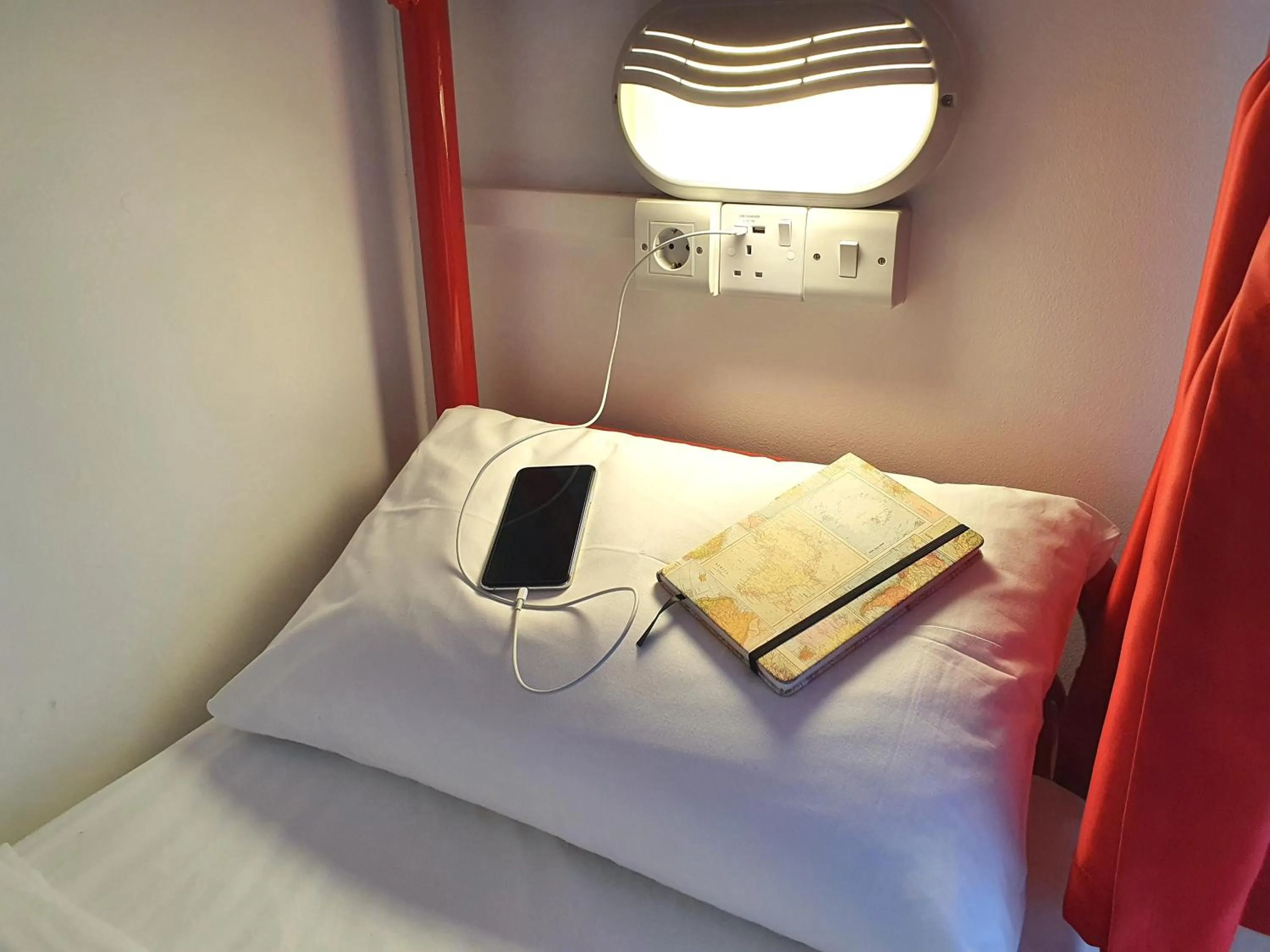 Bed in Galway City Hostel - Solo Traveller Hostel