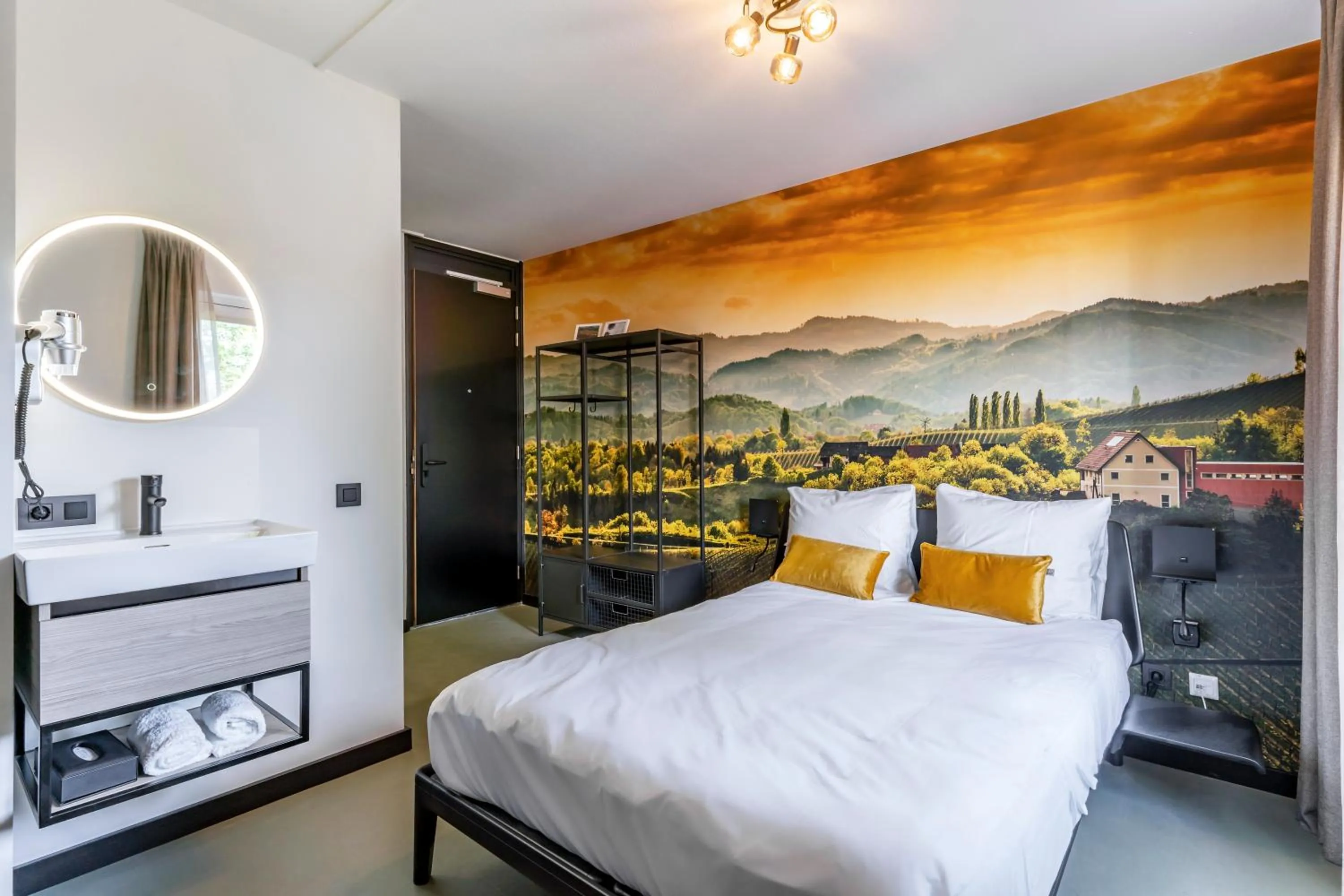 Photo of the whole room, Bed in Dormio Wijnhotel Valkenburg