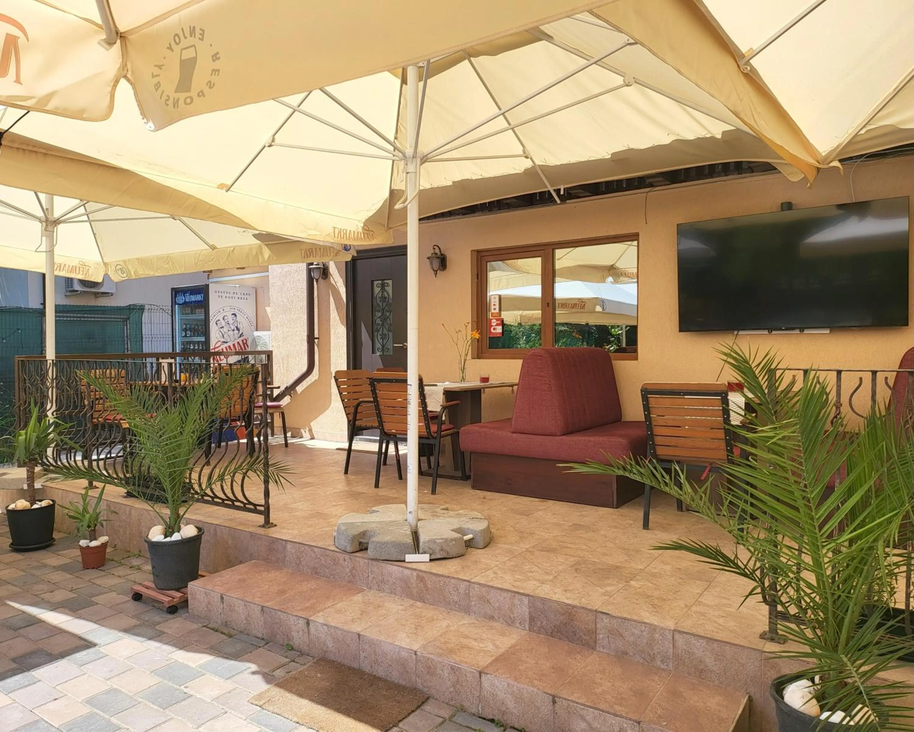 Restaurant/places to eat in Adac Boutique Hotel