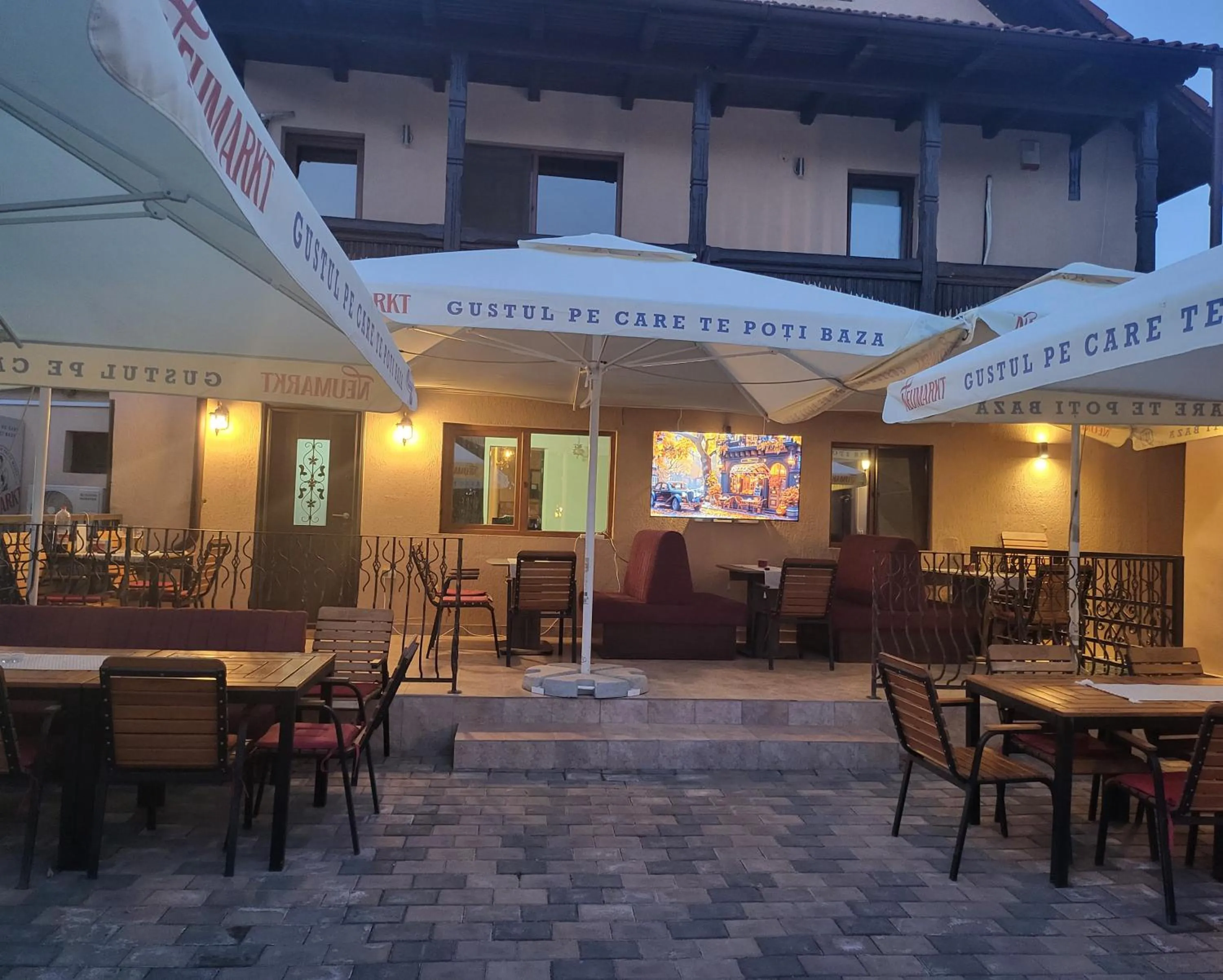 Restaurant/places to eat in Adac Boutique Hotel