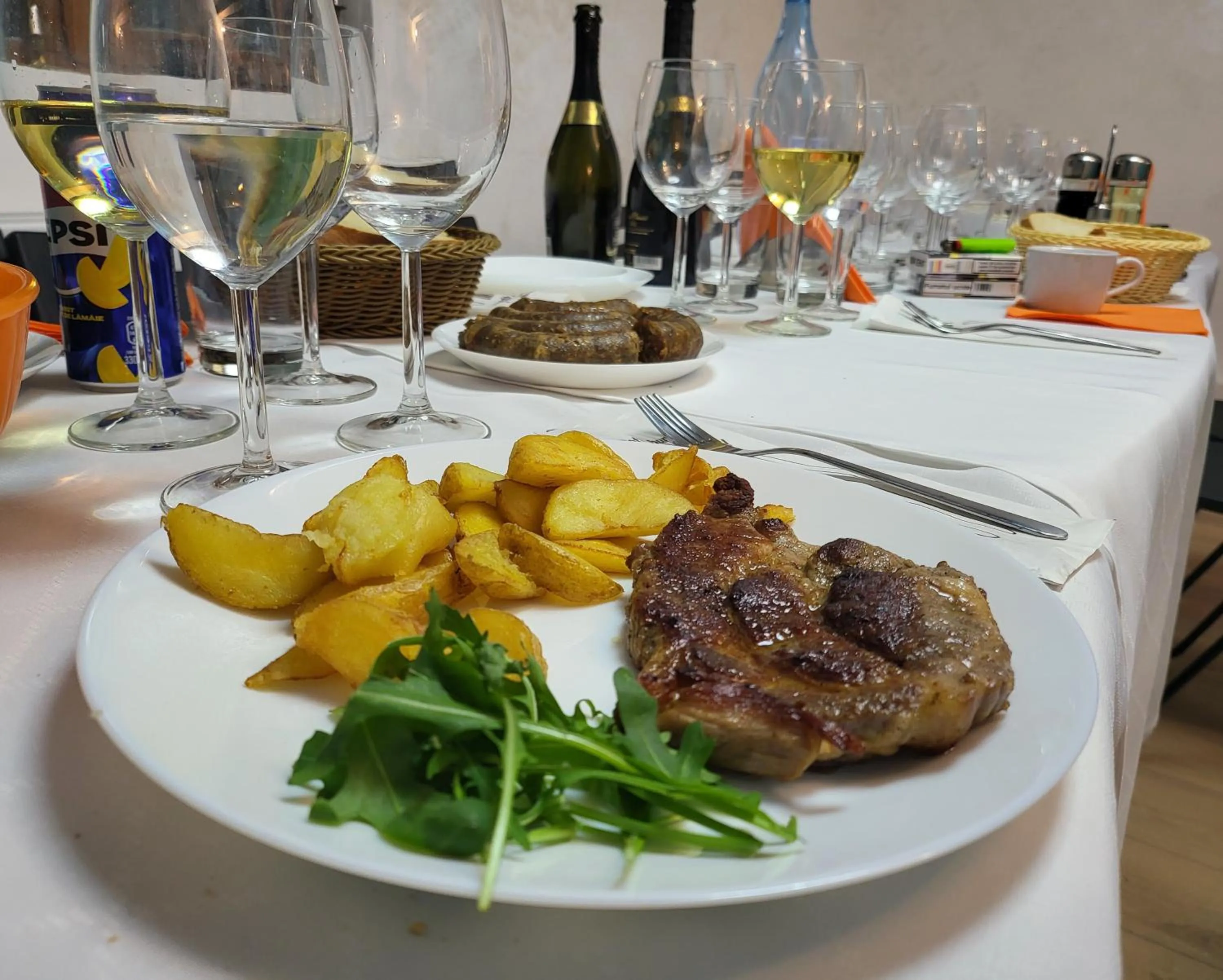 Restaurant/places to eat in Adac Boutique Hotel