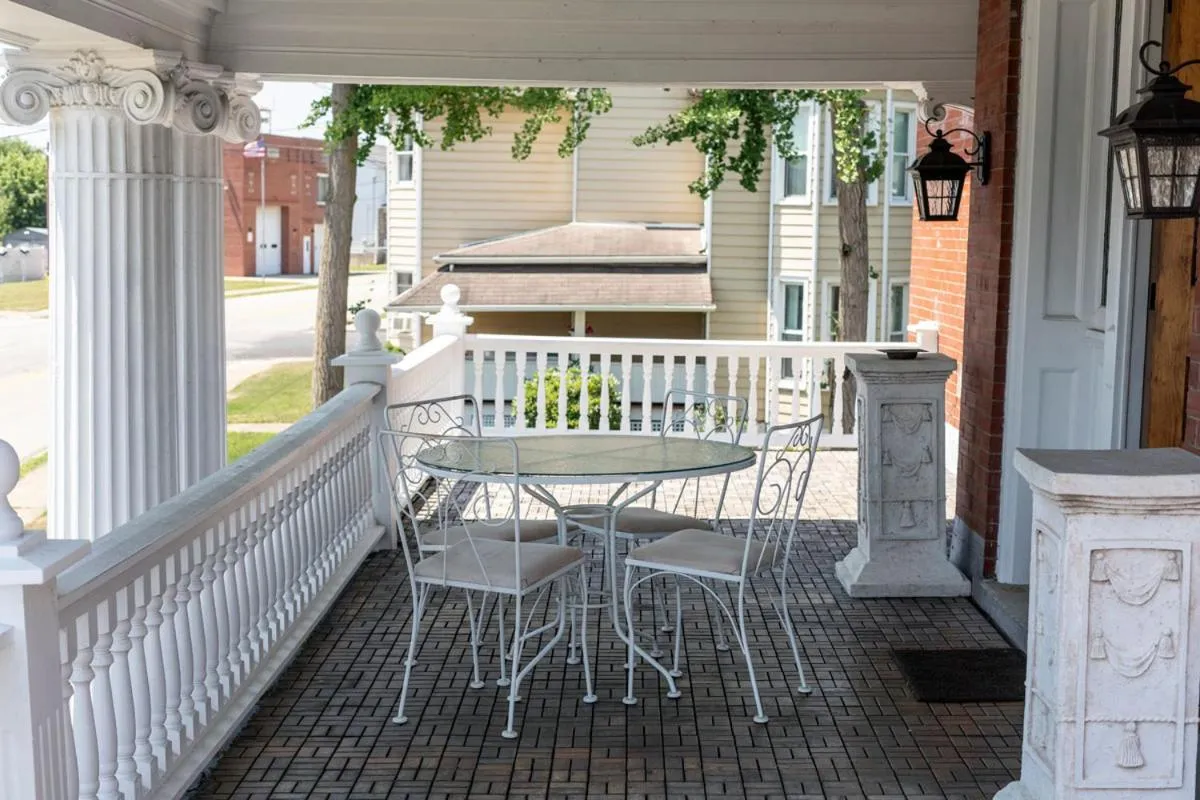 South Broadway Manor B&B - Near Fallingwater, Ohiopyle State Park, Hiking & Biking trails GAP