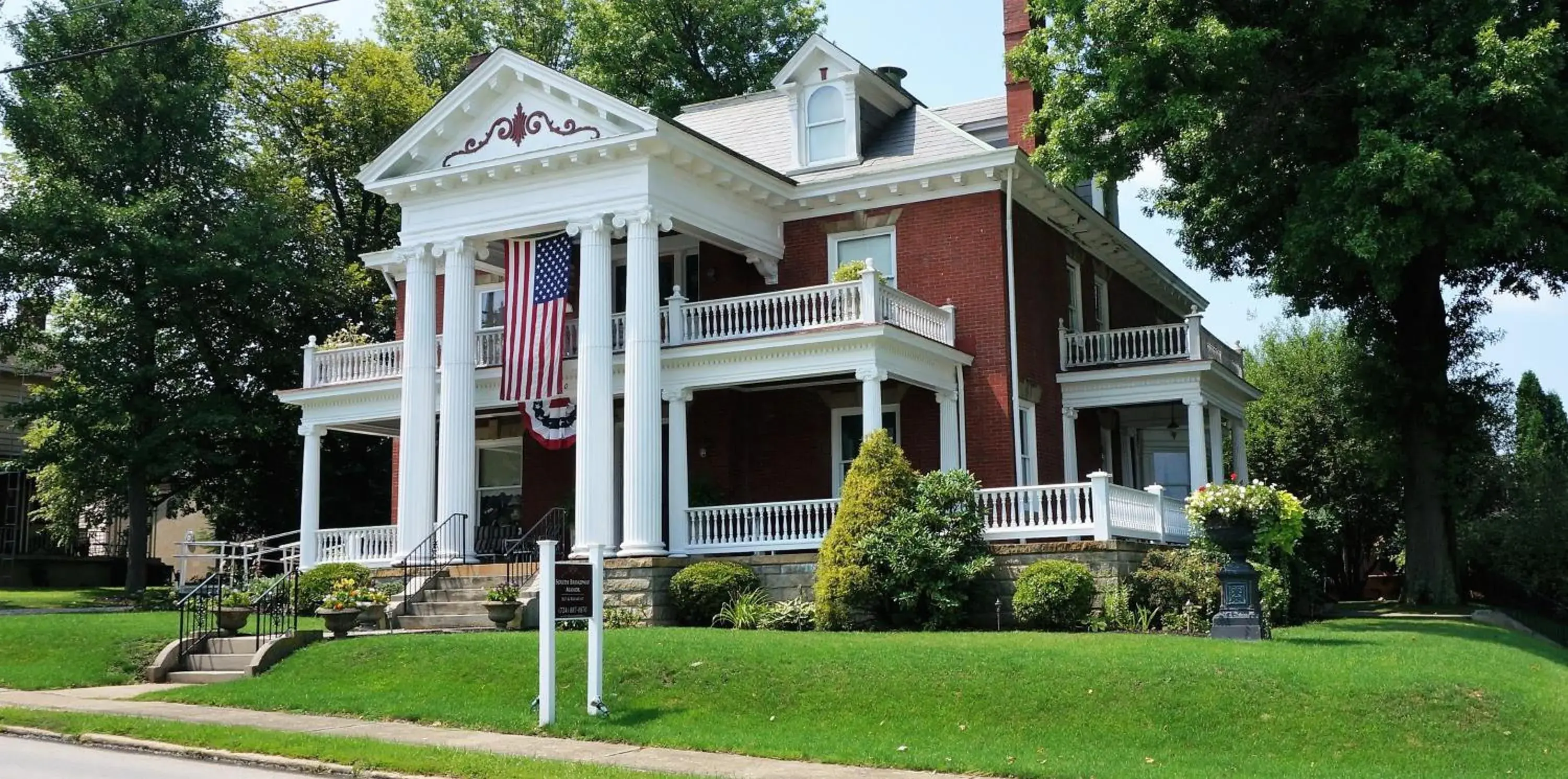Property building in South Broadway Manor B&B - Near Fallingwater, Ohiopyle State Park, Hiking & Biking trails GAP Property building in South Broadway Manor B&B - Near Fallingwater, Ohiopyle State Park, Hiking & Biking trails GAP