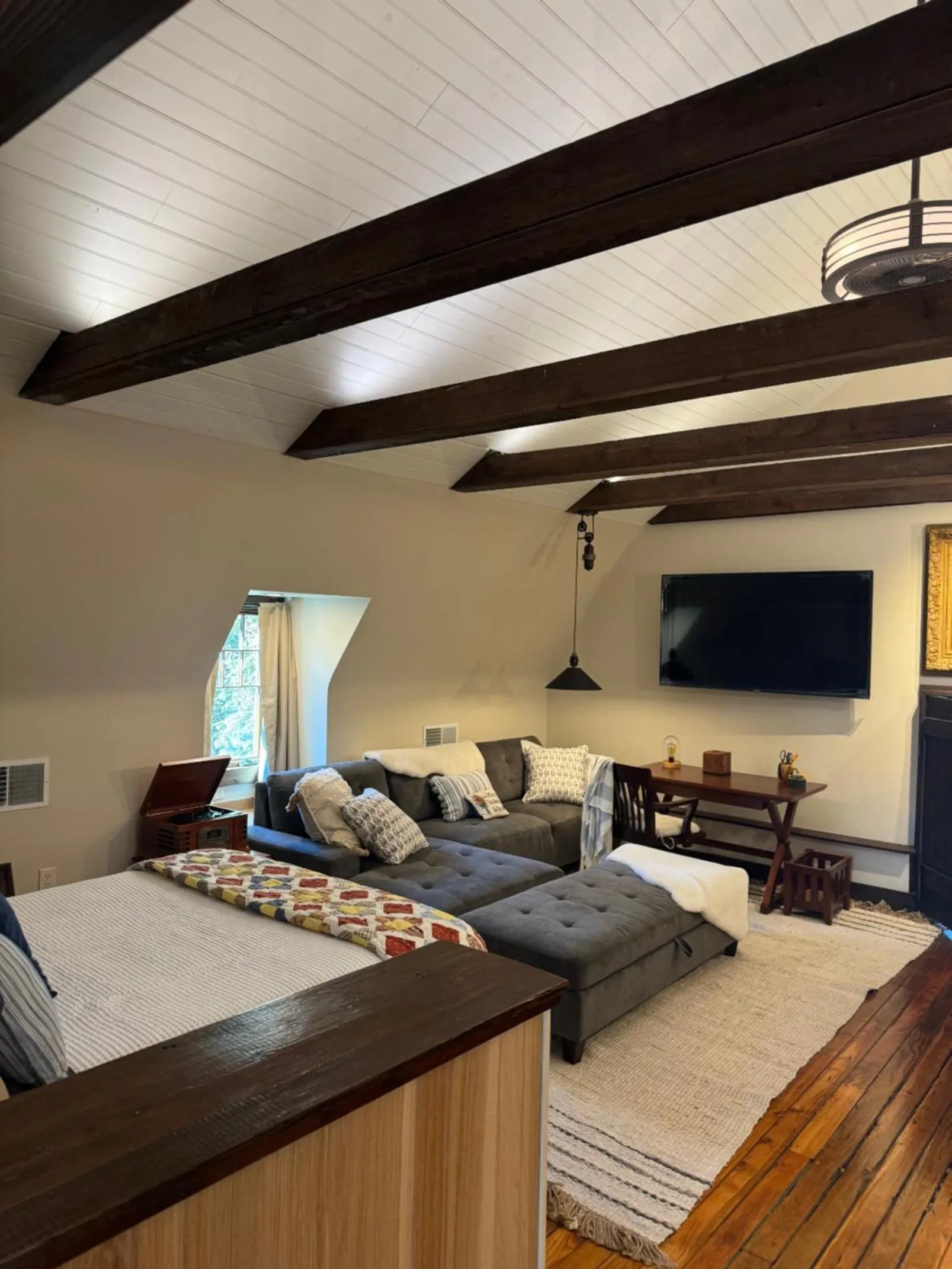 Bedroom, Bed in South Broadway Manor B&B - Near Fallingwater, Ohiopyle State Park, Hiking & Biking trails GAP