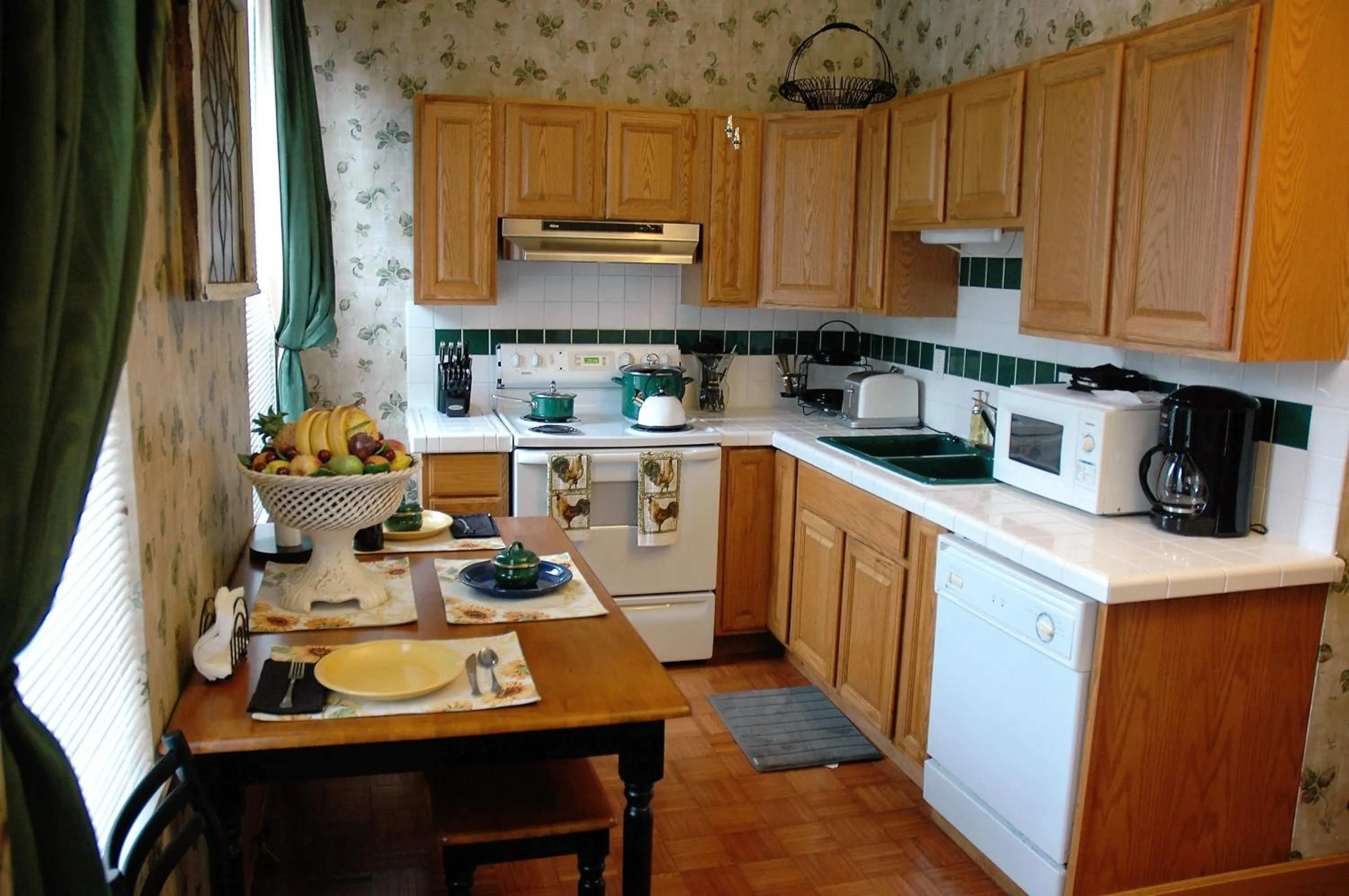 Meals in South Broadway Manor B&B - Near Fallingwater, Ohiopyle State Park, Hiking & Biking trails GAP