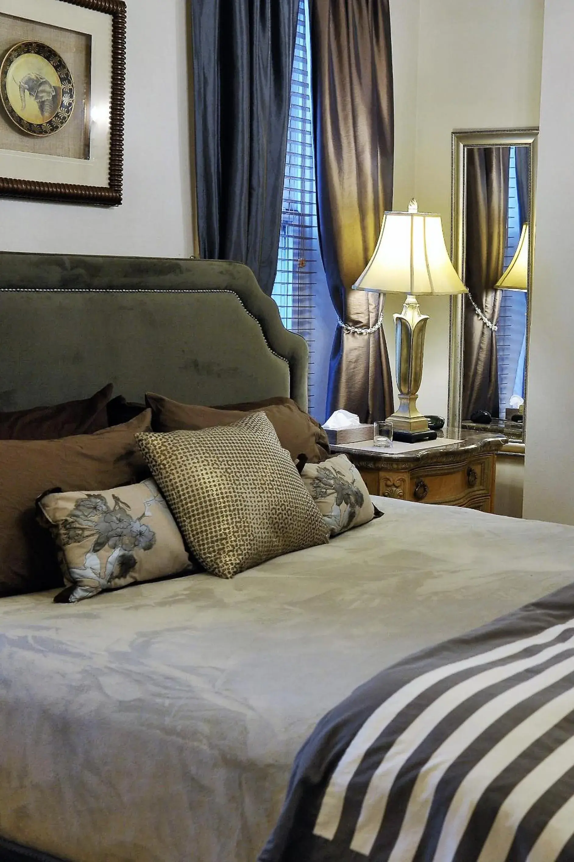 Bed in South Broadway Manor B&B - Near Fallingwater, Ohiopyle State Park, Hiking & Biking trails GAP Bed in South Broadway Manor B&B - Near Fallingwater, Ohiopyle State Park, Hiking & Biking trails GAP