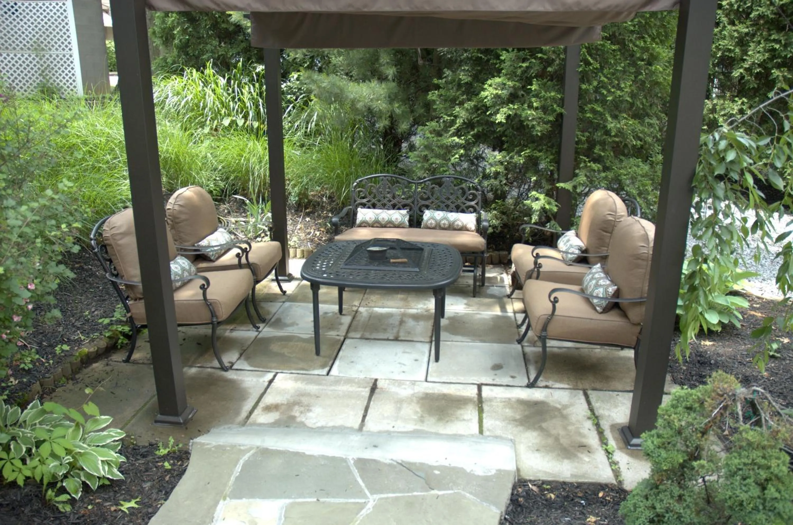 Patio in South Broadway Manor B&B - Near Fallingwater, Ohiopyle State Park, Hiking & Biking trails GAP