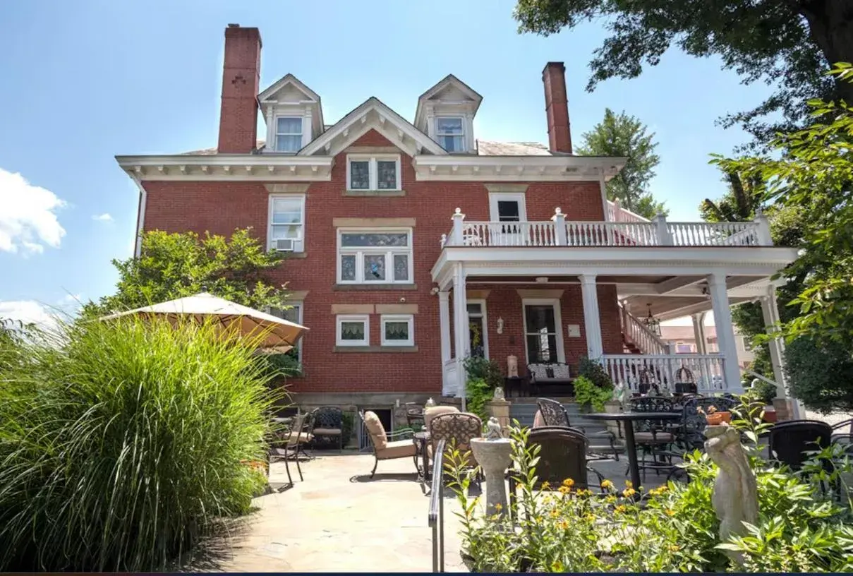 Restaurant/places to eat in South Broadway Manor B&B - Near Fallingwater, Ohiopyle State Park, Hiking & Biking trails GAP Restaurant/places to eat in South Broadway Manor B&B - Near Fallingwater, Ohiopyle State Park, Hiking & Biking trails GAP