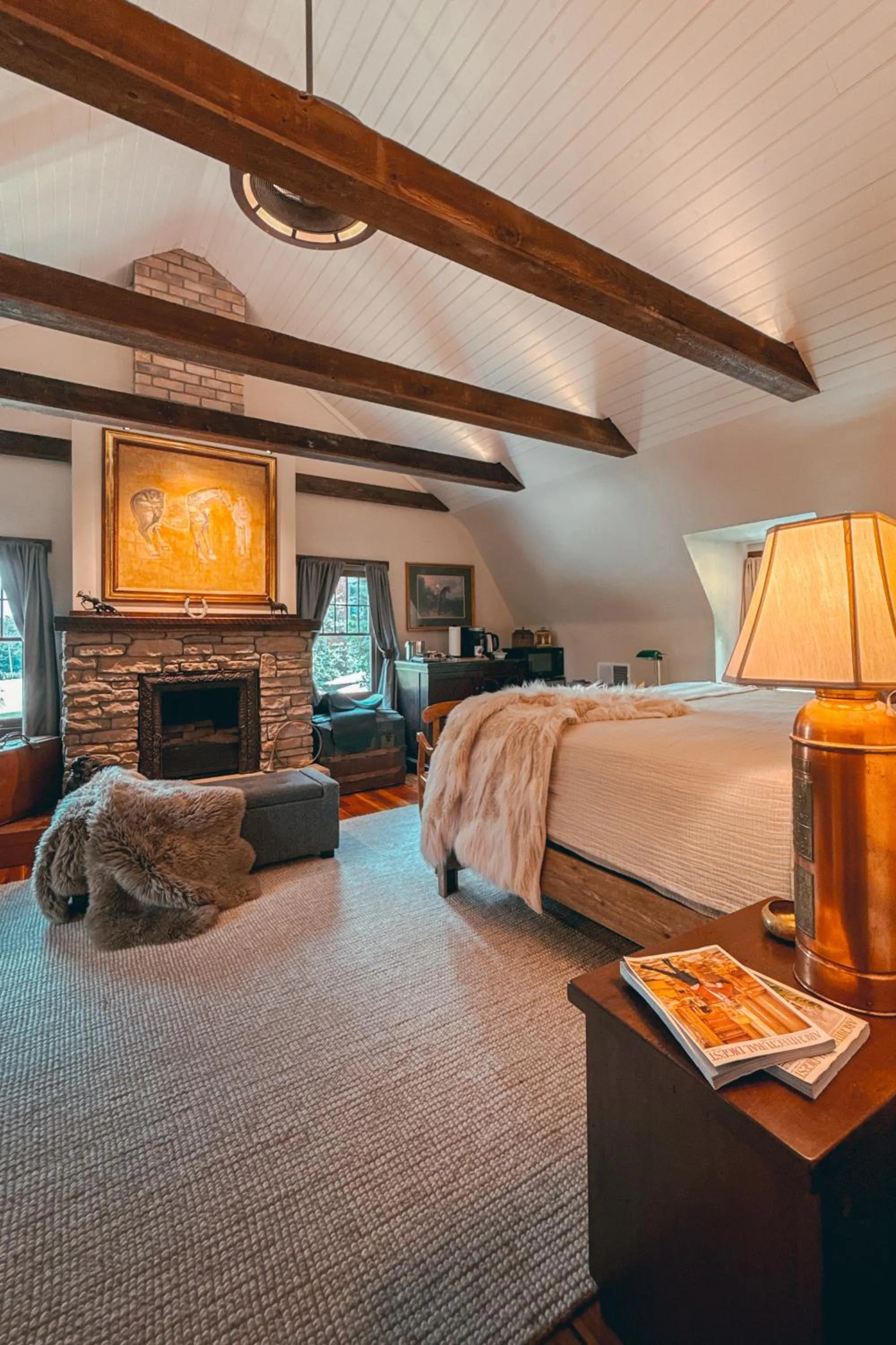 Bed in South Broadway Manor B&B - Near Fallingwater, Ohiopyle State Park, Hiking & Biking trails GAP