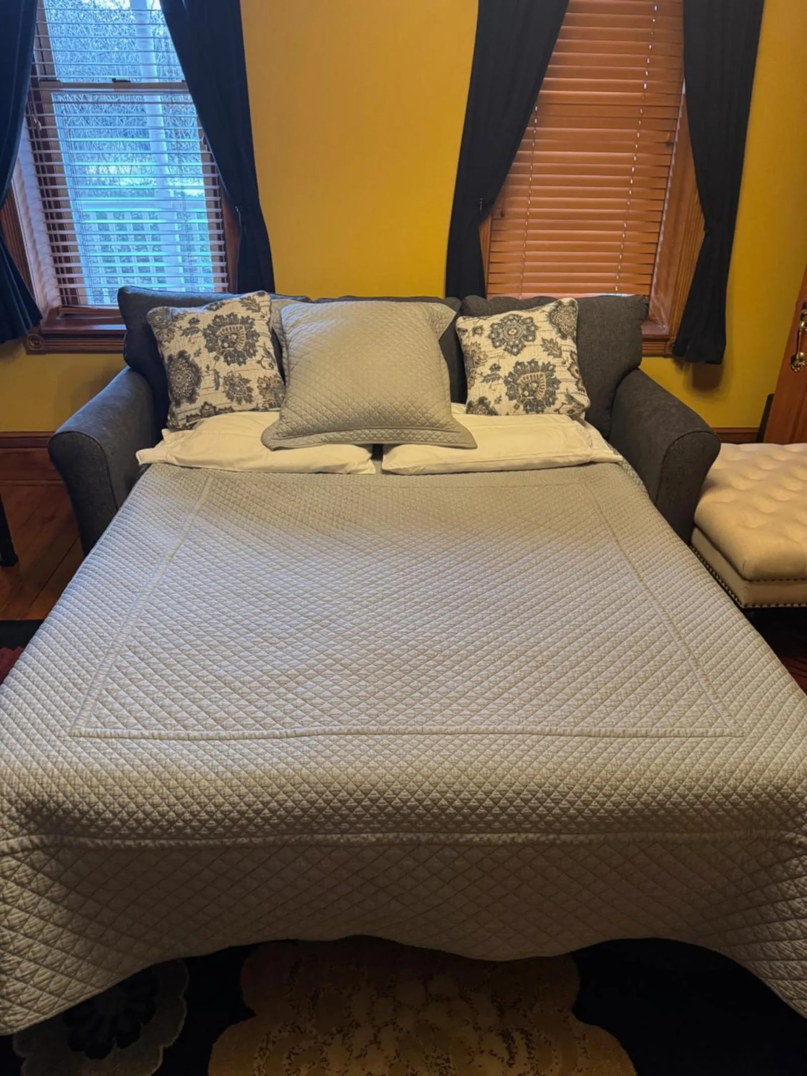 Bed in South Broadway Manor B&B - Near Fallingwater, Ohiopyle State Park, Hiking & Biking trails GAP